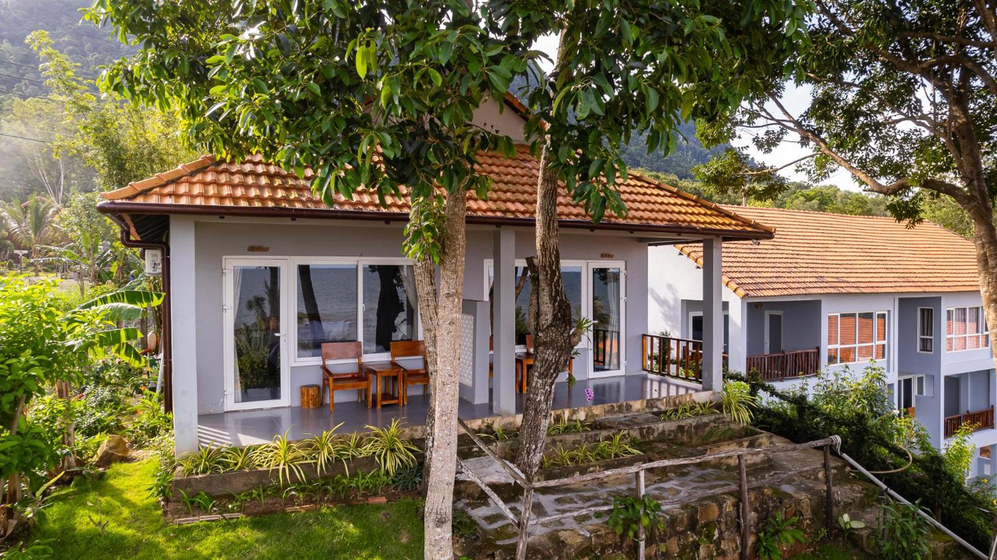 Cosian Bay Resort 4*