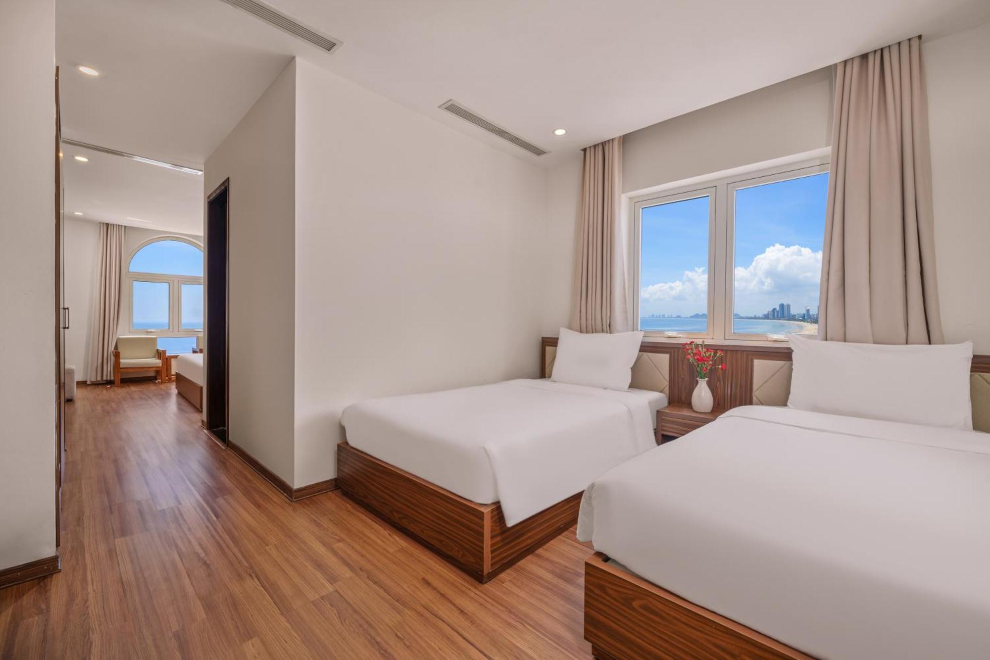 Hotel De Lamour 4*