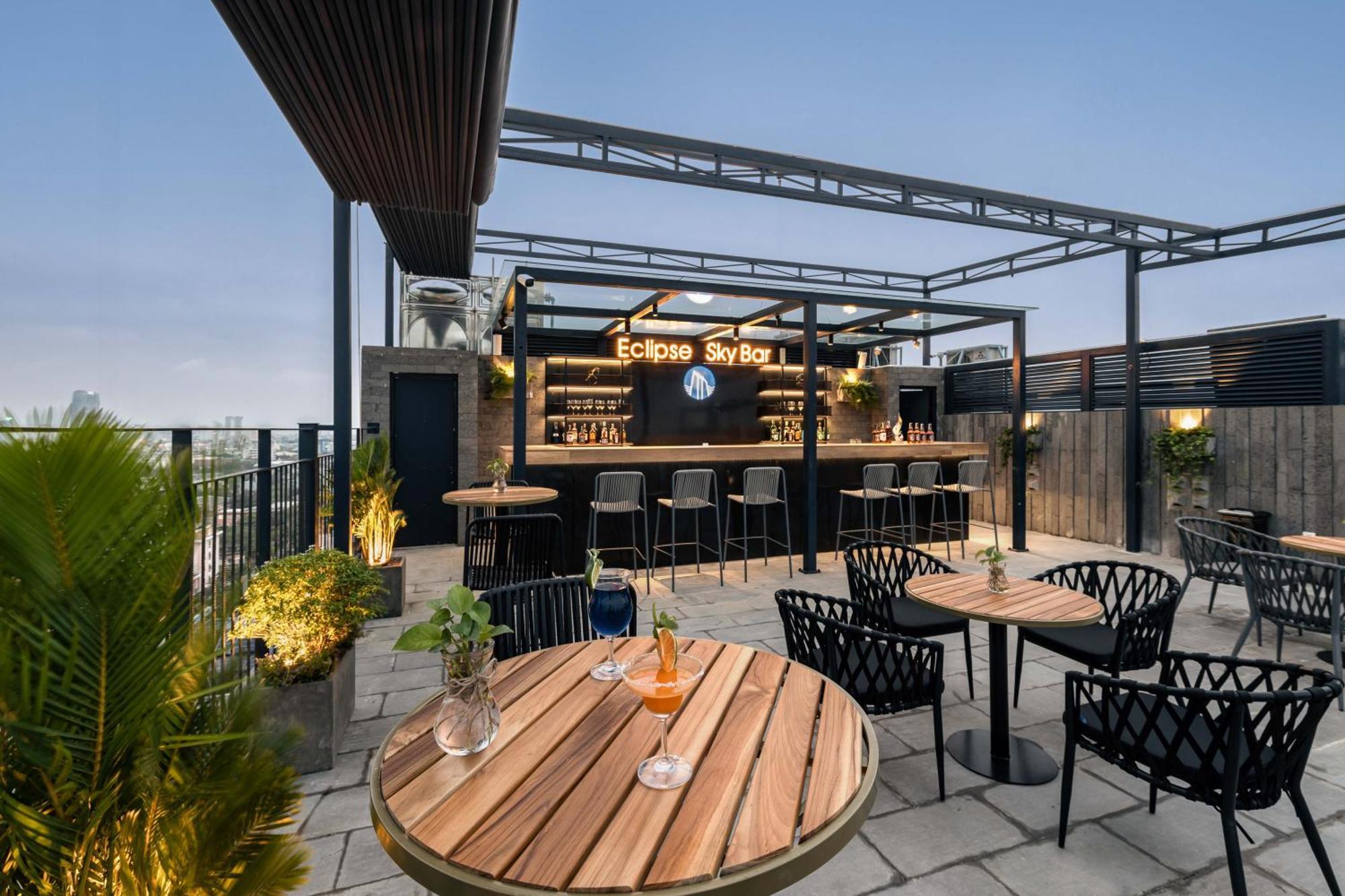 Hotel Mangata Beachfront - Rooftop Bar Sea View 4*