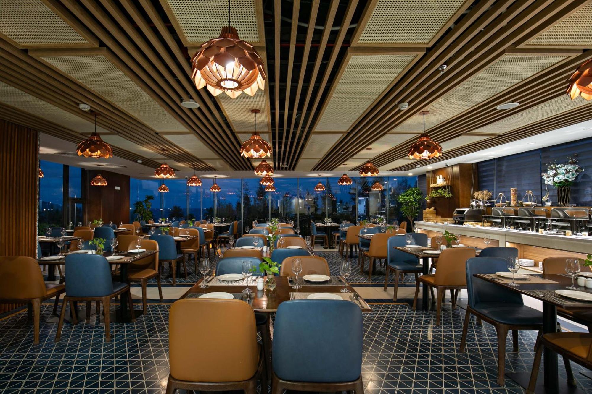 Hotel Mangata Beachfront - Rooftop Bar Sea View 4*