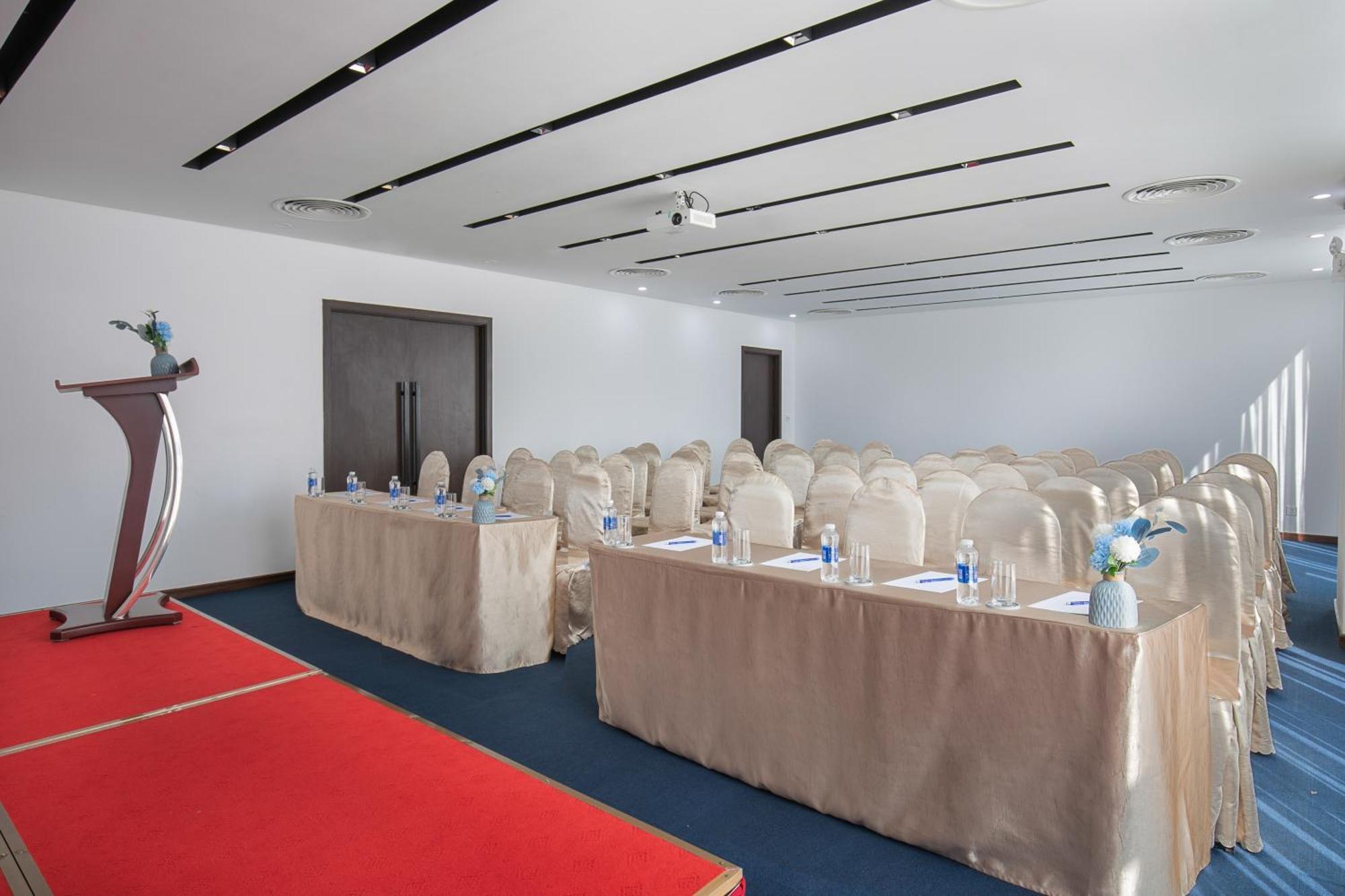 Mangata Beachfront - Rooftop Bar Sea View 4*