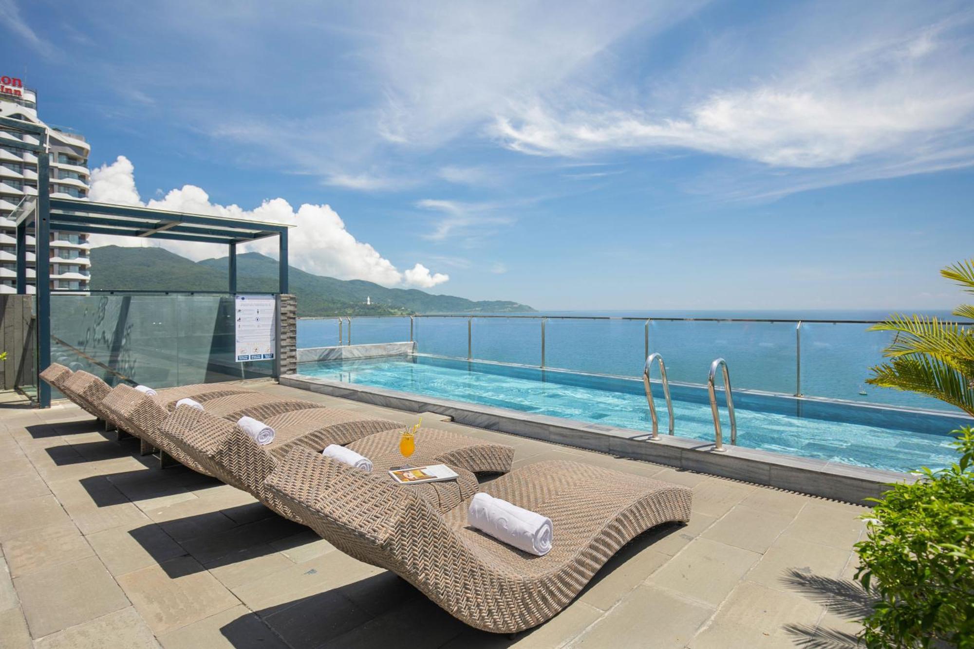 Hotel Mangata Beachfront - Rooftop Bar Sea View Da Nang