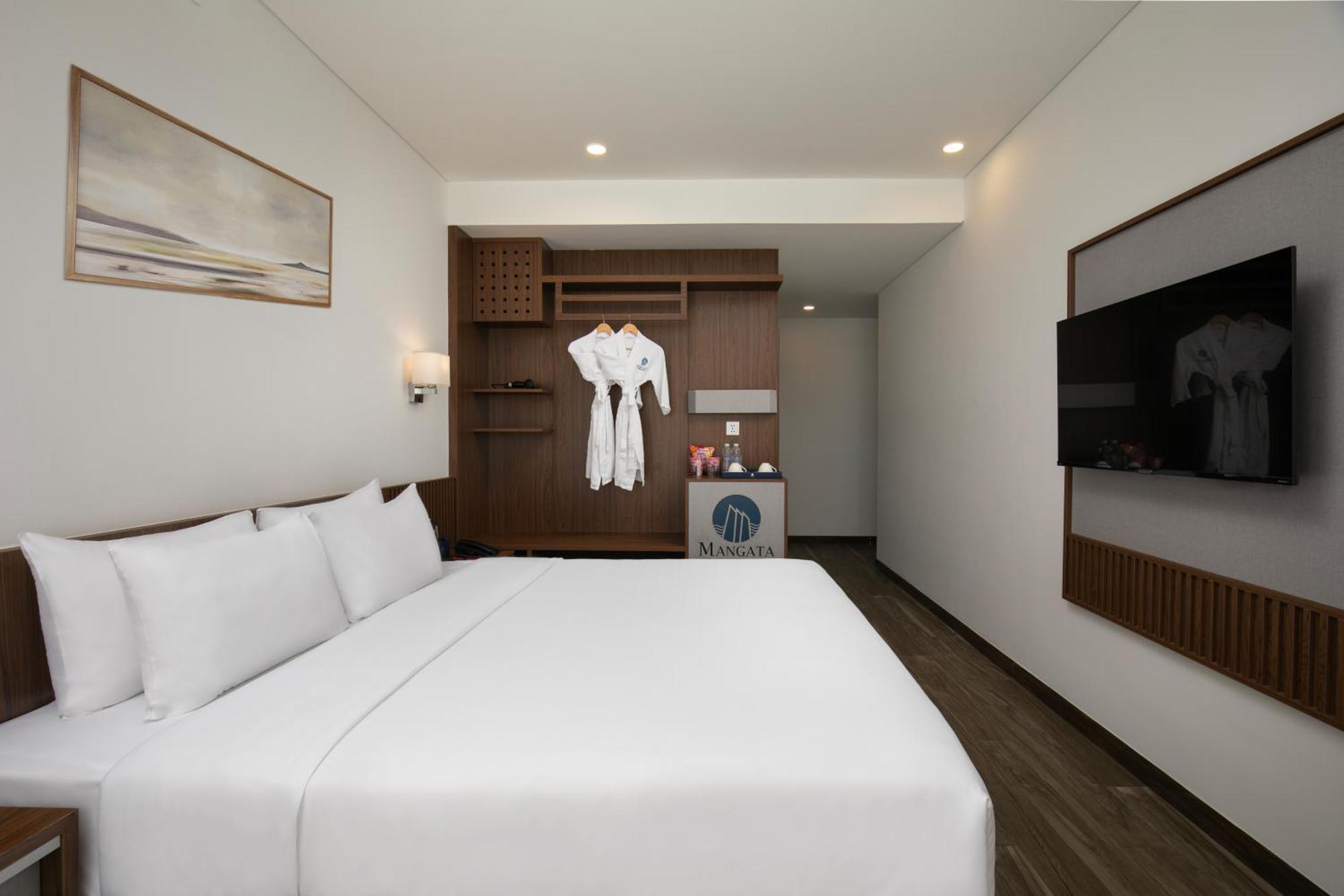 Hotel Mangata Beachfront - Rooftop Bar Sea View 4*