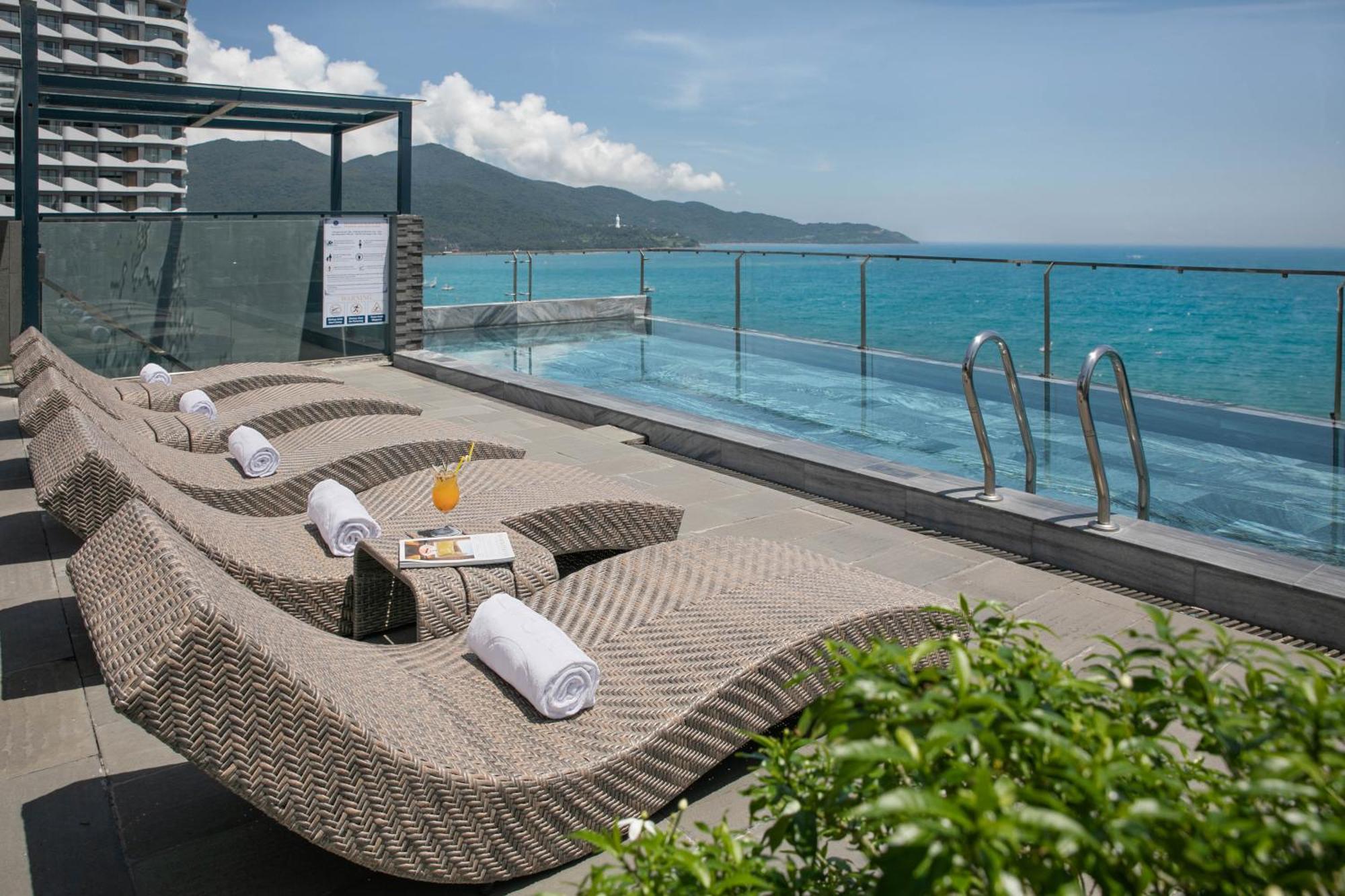 Mangata Beachfront - Rooftop Bar Sea View Hotel Da Nang