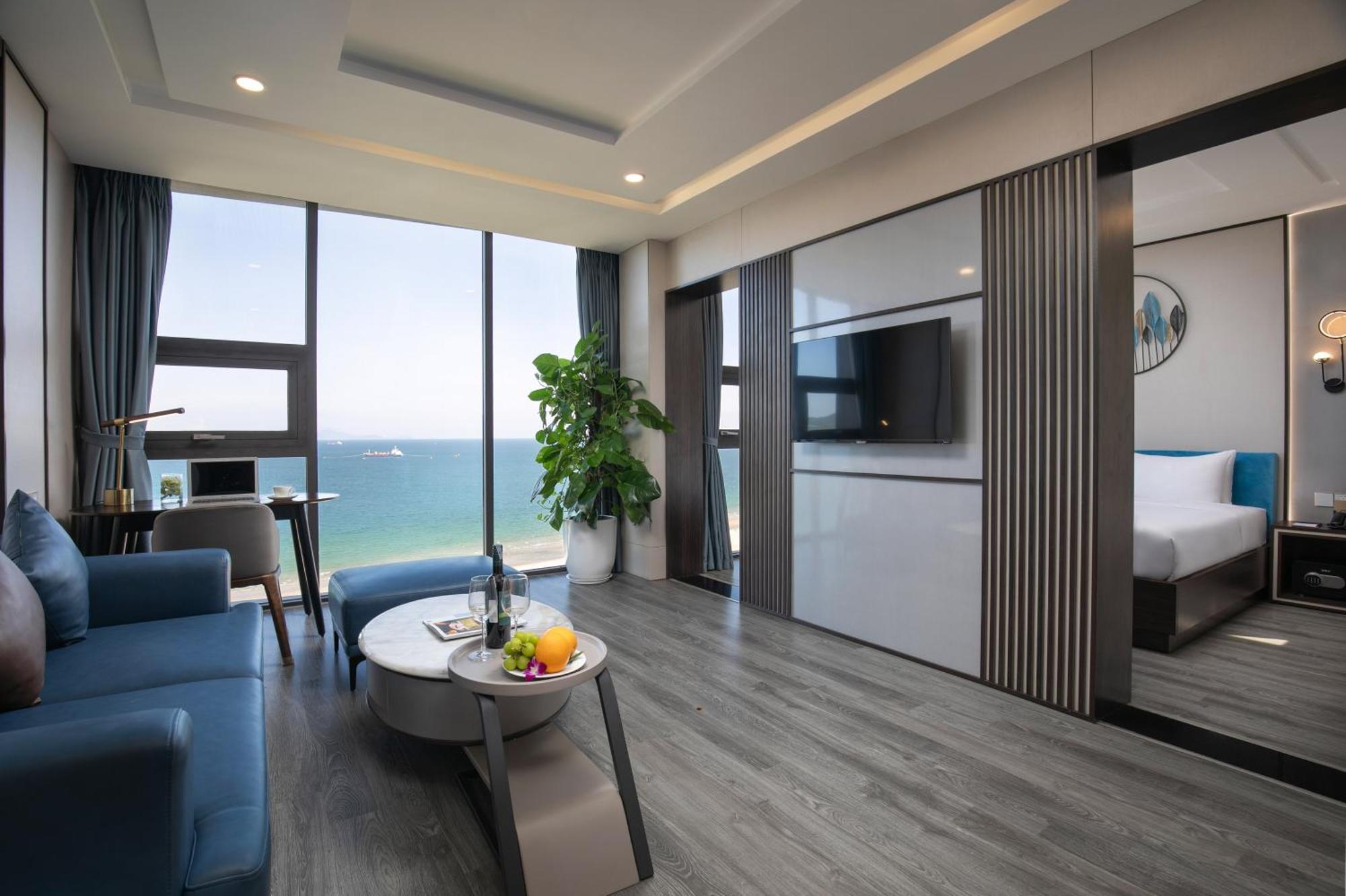 Mangata Beachfront - Rooftop Bar Sea View Da Nang