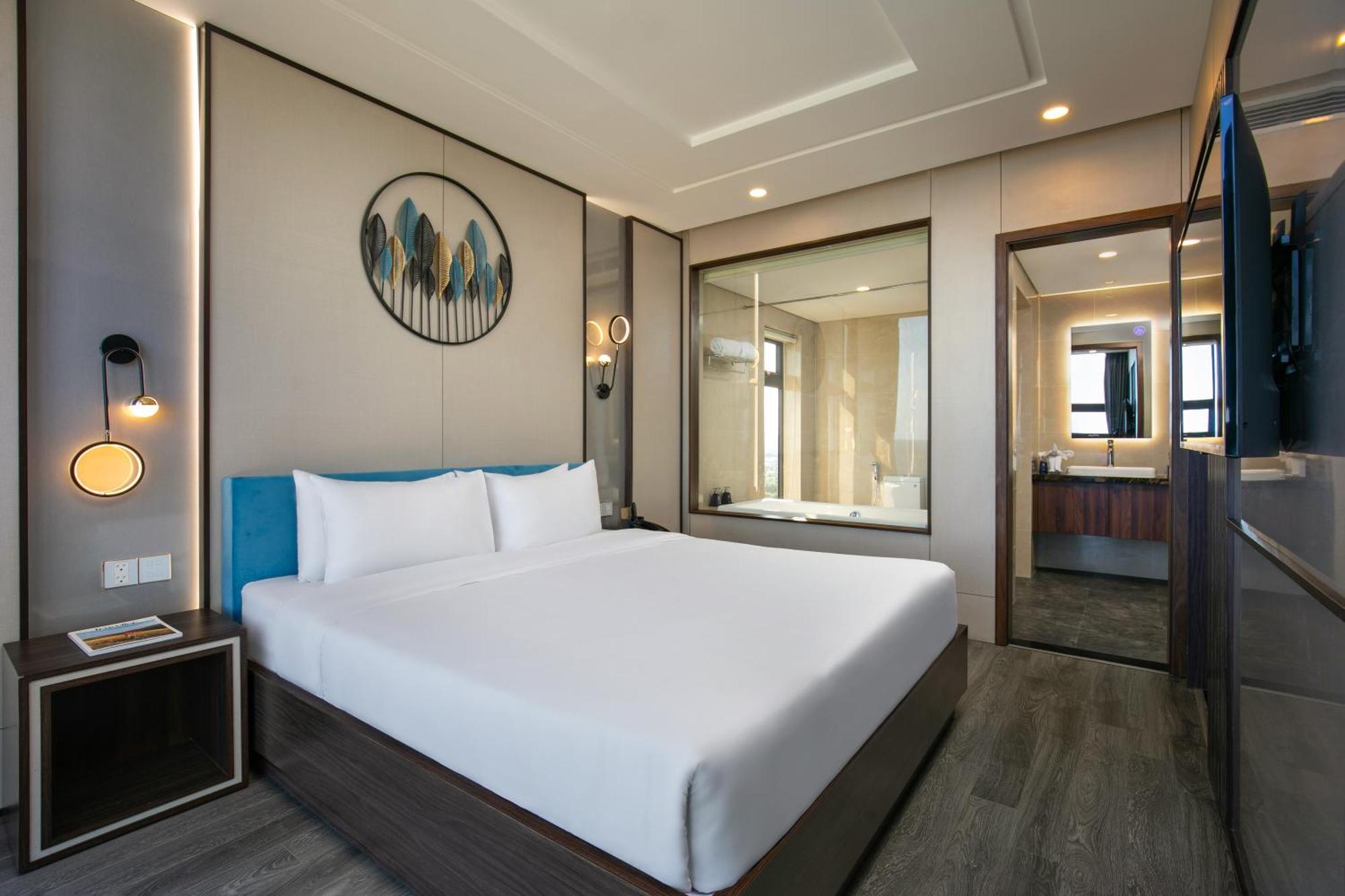 Hotel Mangata Beachfront - Rooftop Bar Sea View 4*