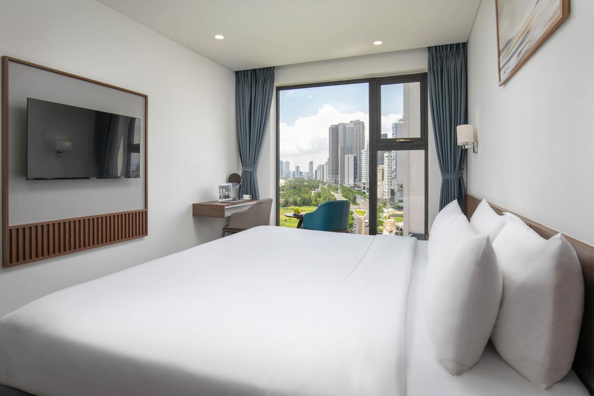 Hotel Mangata Beachfront - Rooftop Bar Sea View 4*
