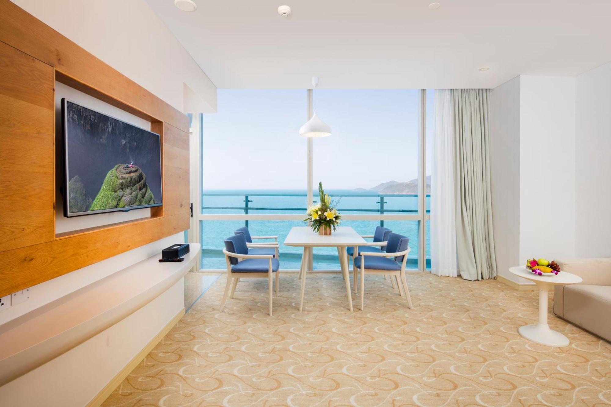 Diamond Bay Hotel