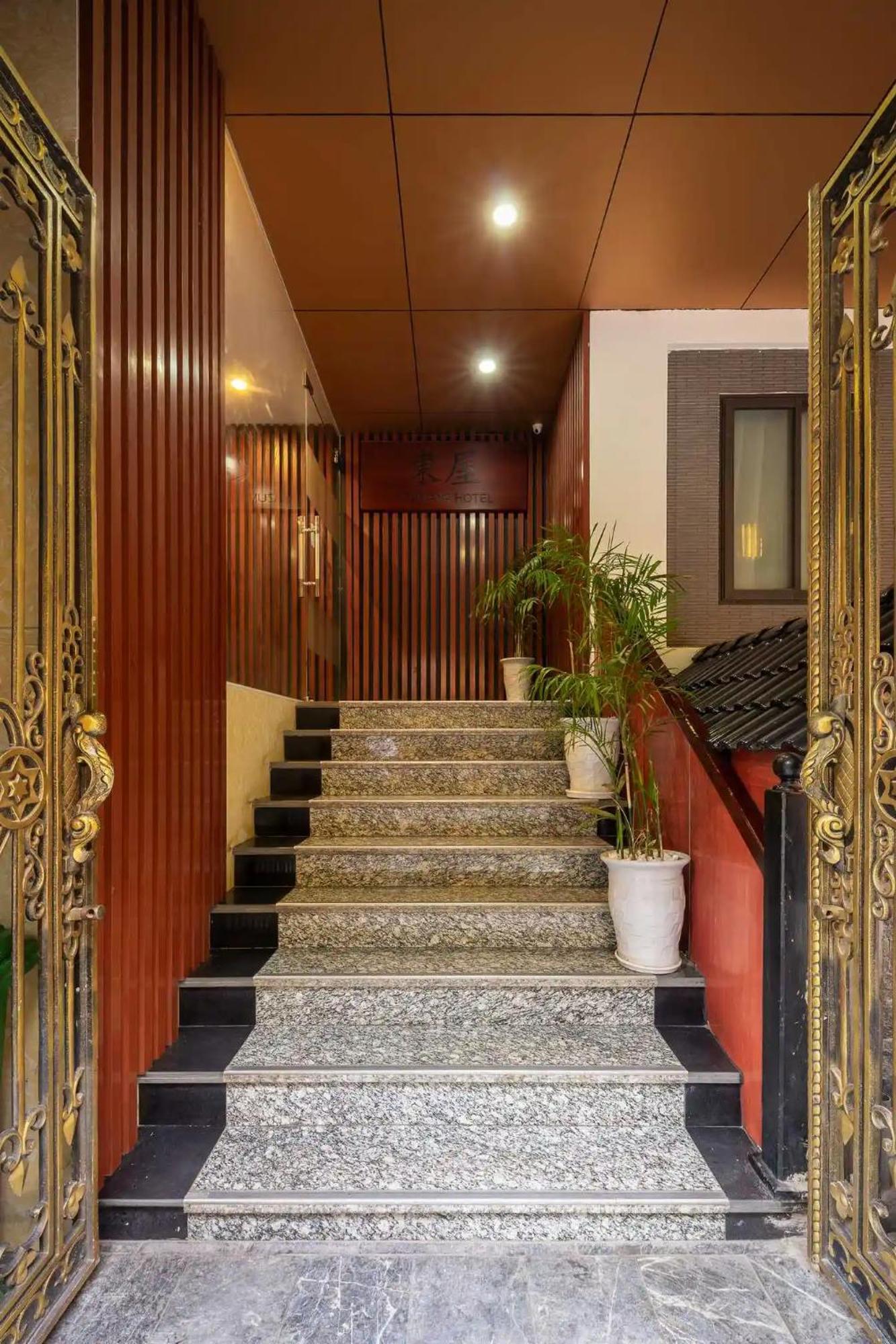 Hotel Azumaya Linh Lang 3*