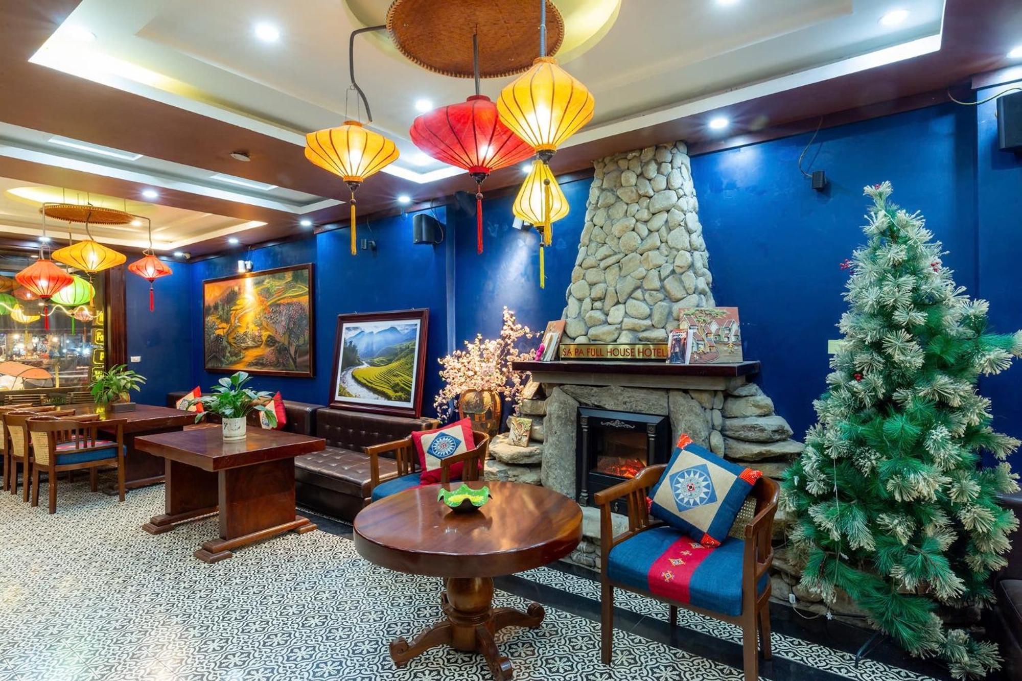 Khách sạn Full House