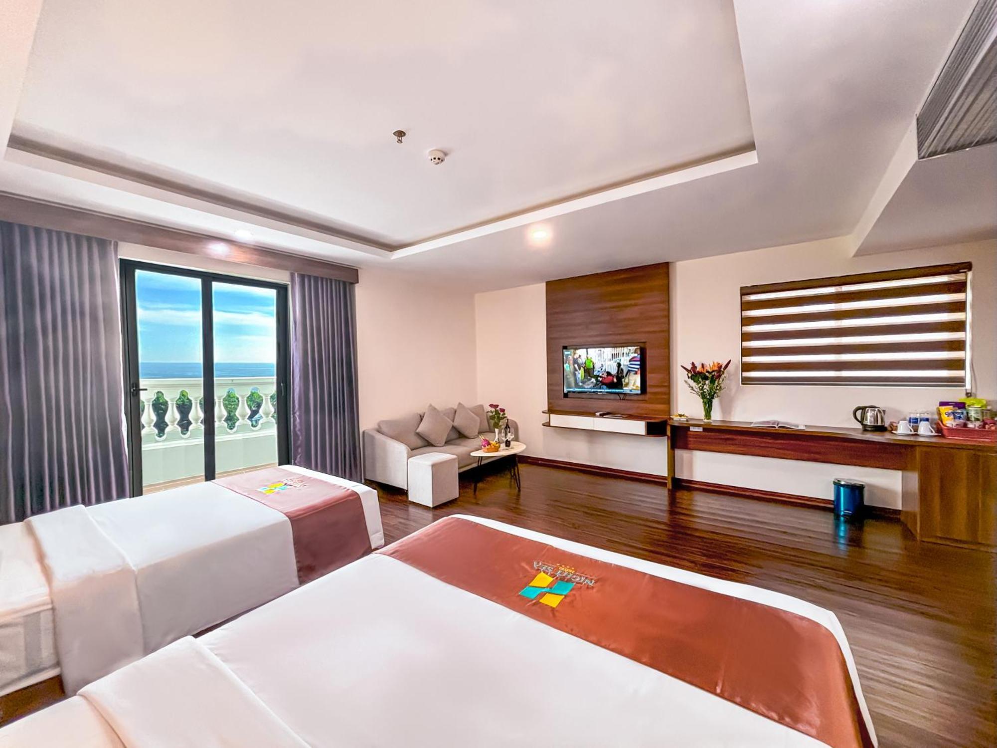 Hotel Night Sea