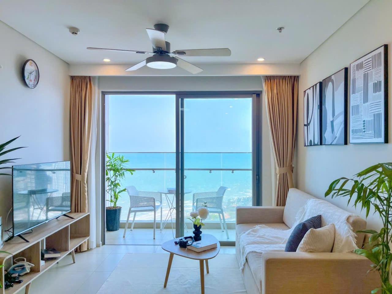 The Song 5 Stars - Ho Du Lich 5 Sao Canh Bien - Dumin's Apartment *