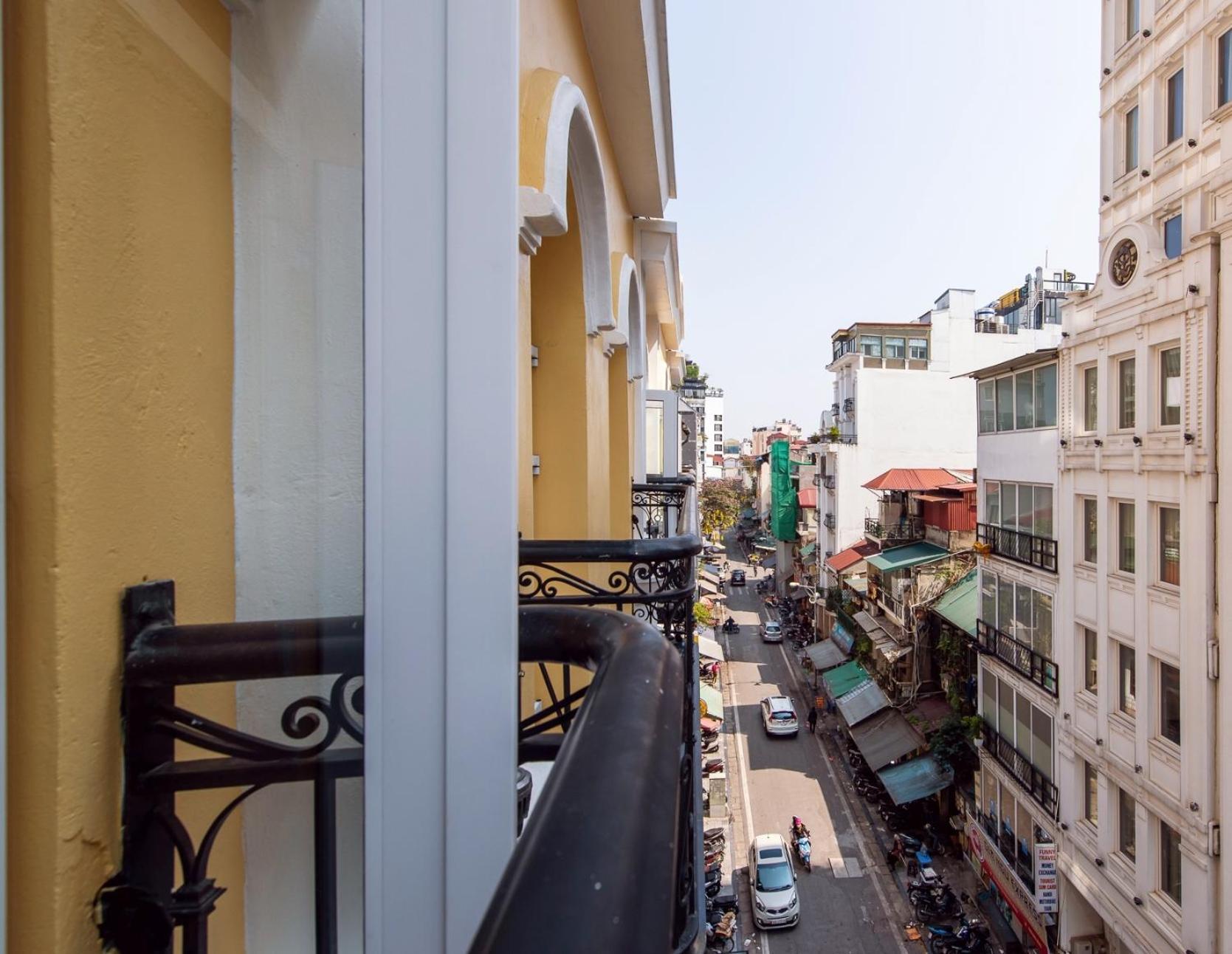 Tirant Khách sạn