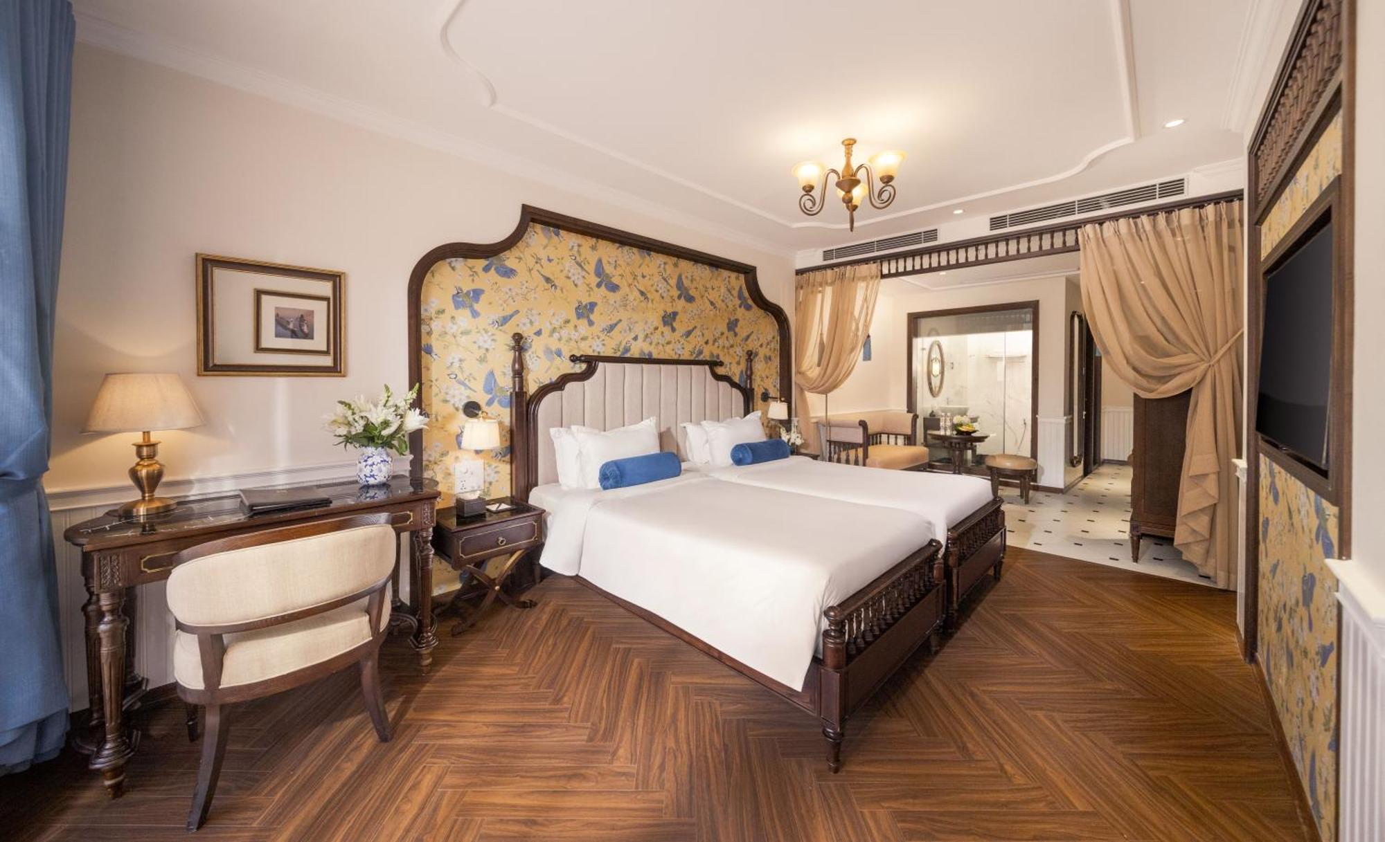 Khách sạn Tirant 4*