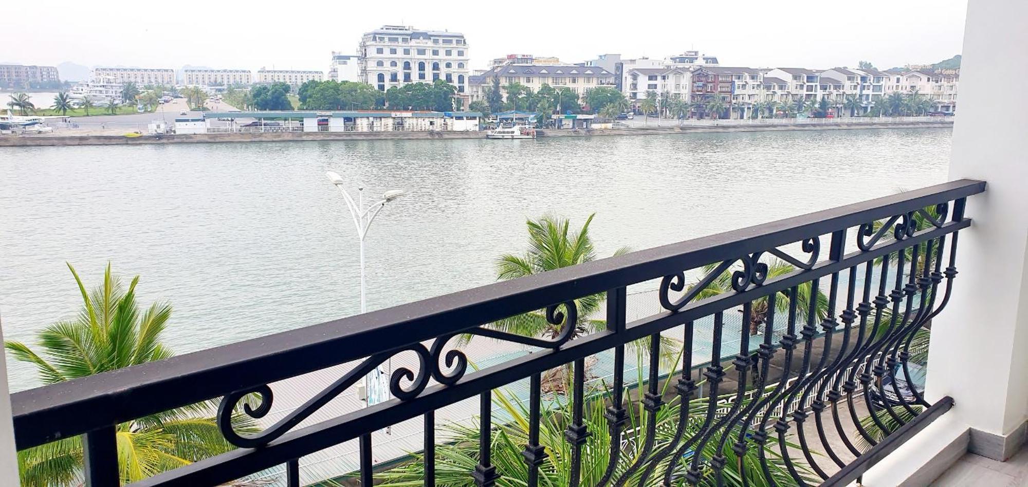 Khách sạn Bay Tuan Chau *