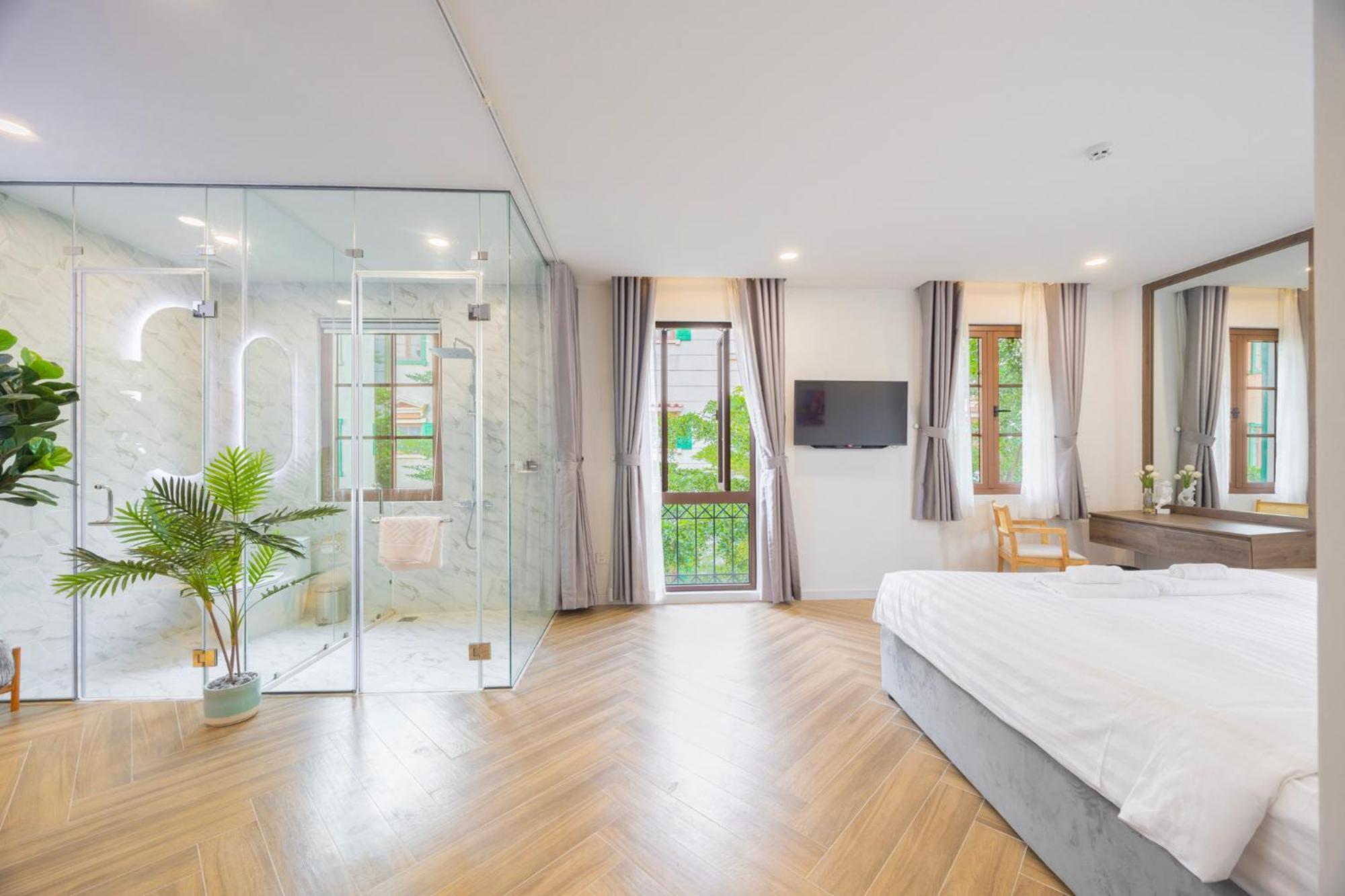 Hotel Lotus Cafe 4*
