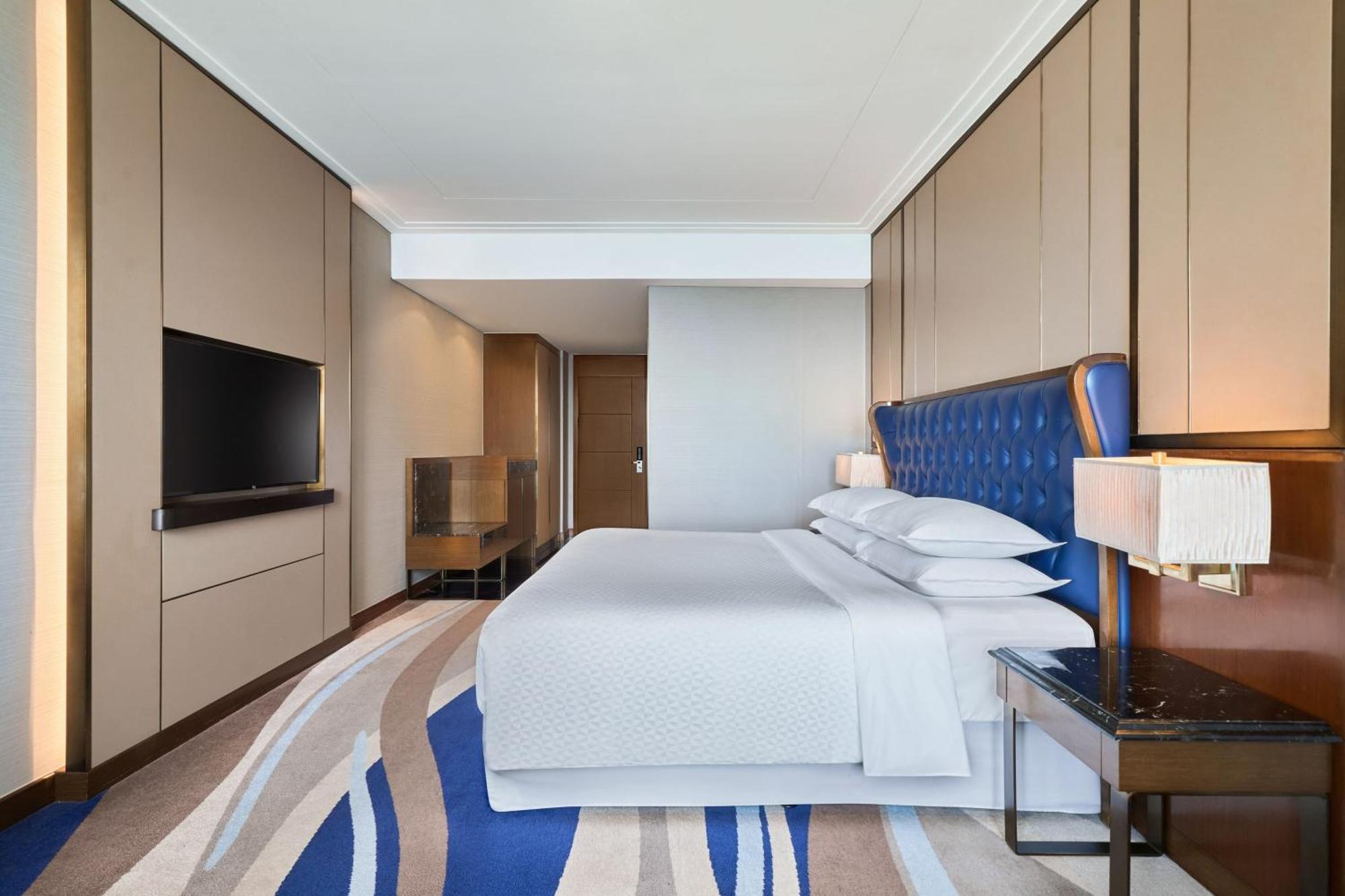 Khách sạn Four Points By Sheraton