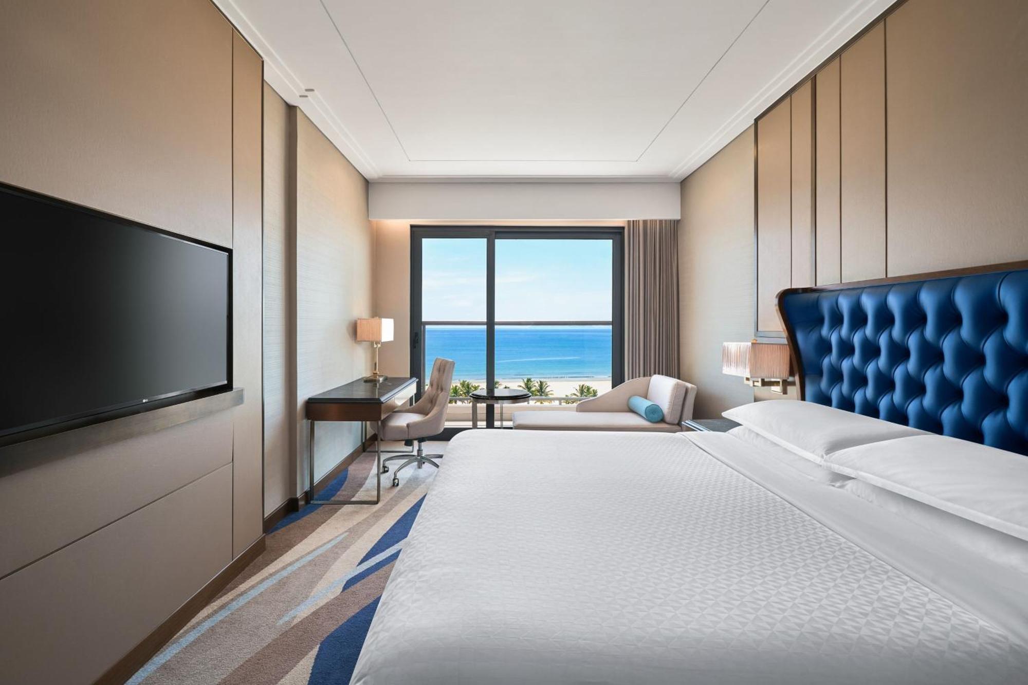 Four Points By Sheraton Khách sạn 5*