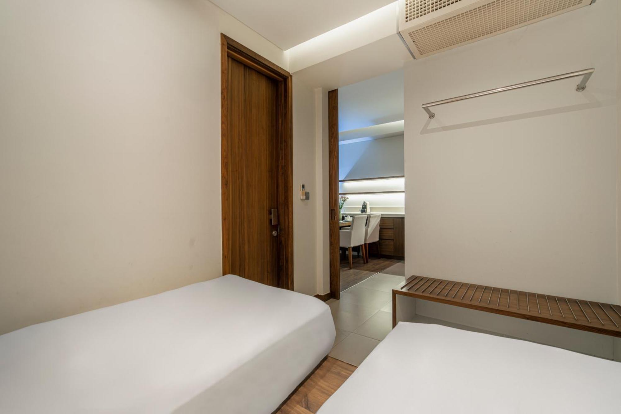 2 Bed By Ala Carte Da Nang-my Khe Beach,balcony Sea View,rooftop Pool, Pickup Airport Apartment