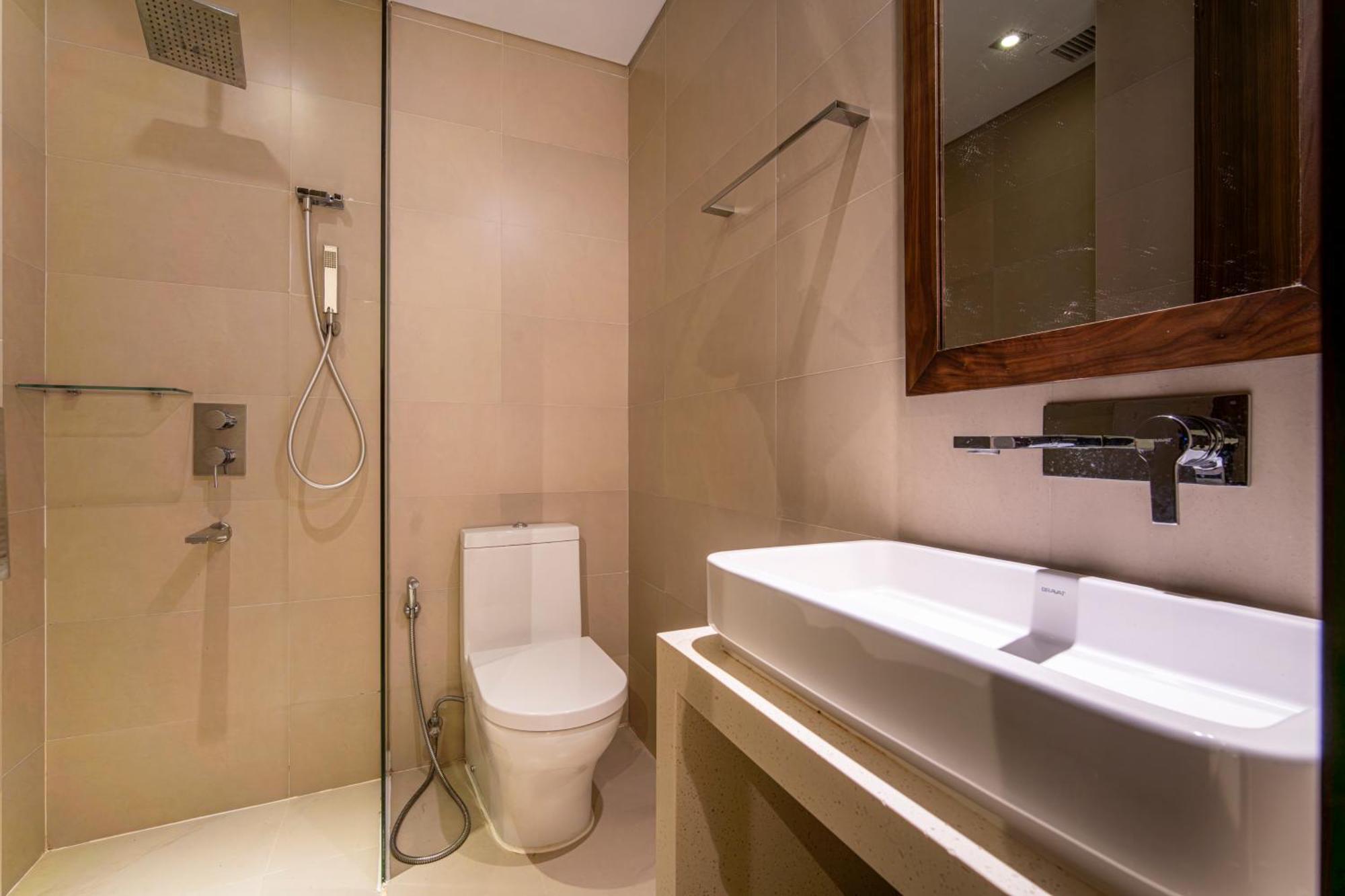 Apartment 2 Bed By Ala Carte Da Nang-my Khe Beach,balcony Sea View,rooftop Pool, Pickup Airport