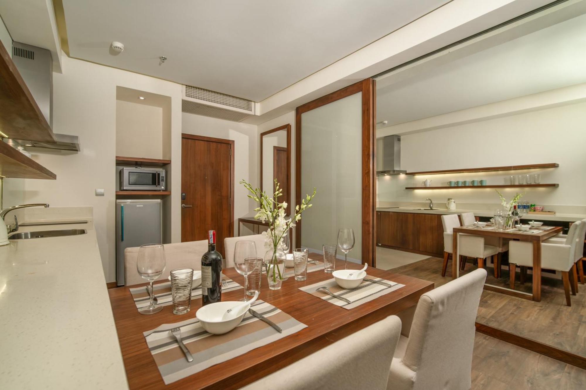 Apartment 2 Bed By Ala Carte Da Nang-my Khe Beach,balcony Sea View,rooftop Pool, Pickup Airport *