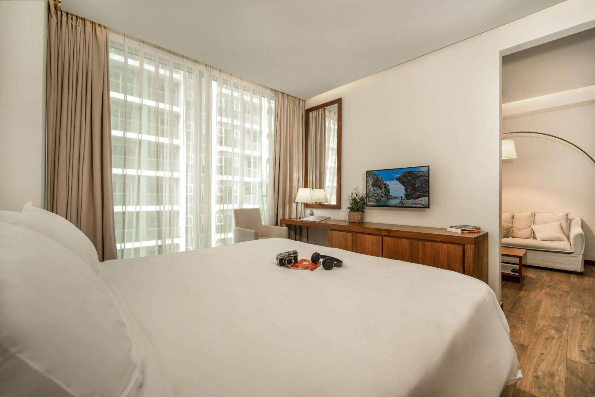 2 Bed By Ala Carte Da Nang-my Khe Beach,balcony Sea View,rooftop Pool, Pickup Airport Da Nang