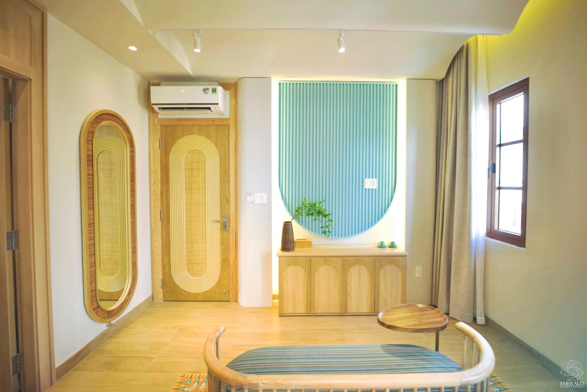 Lotus Corner & Rooftop Hotel