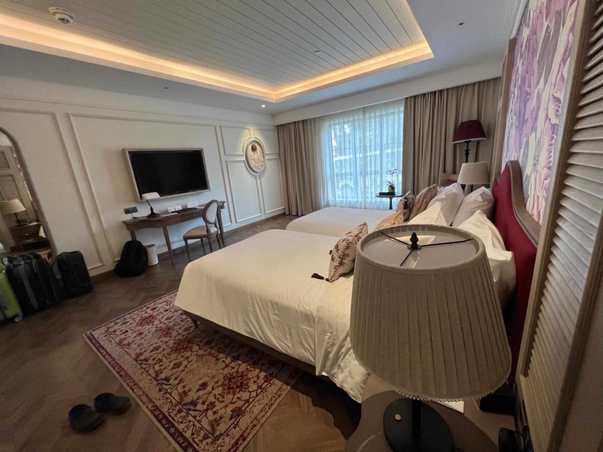 Nancy Grand 5 *