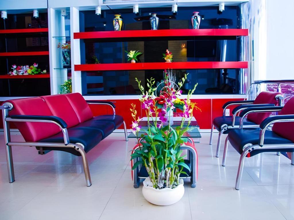 Salina Hotel *