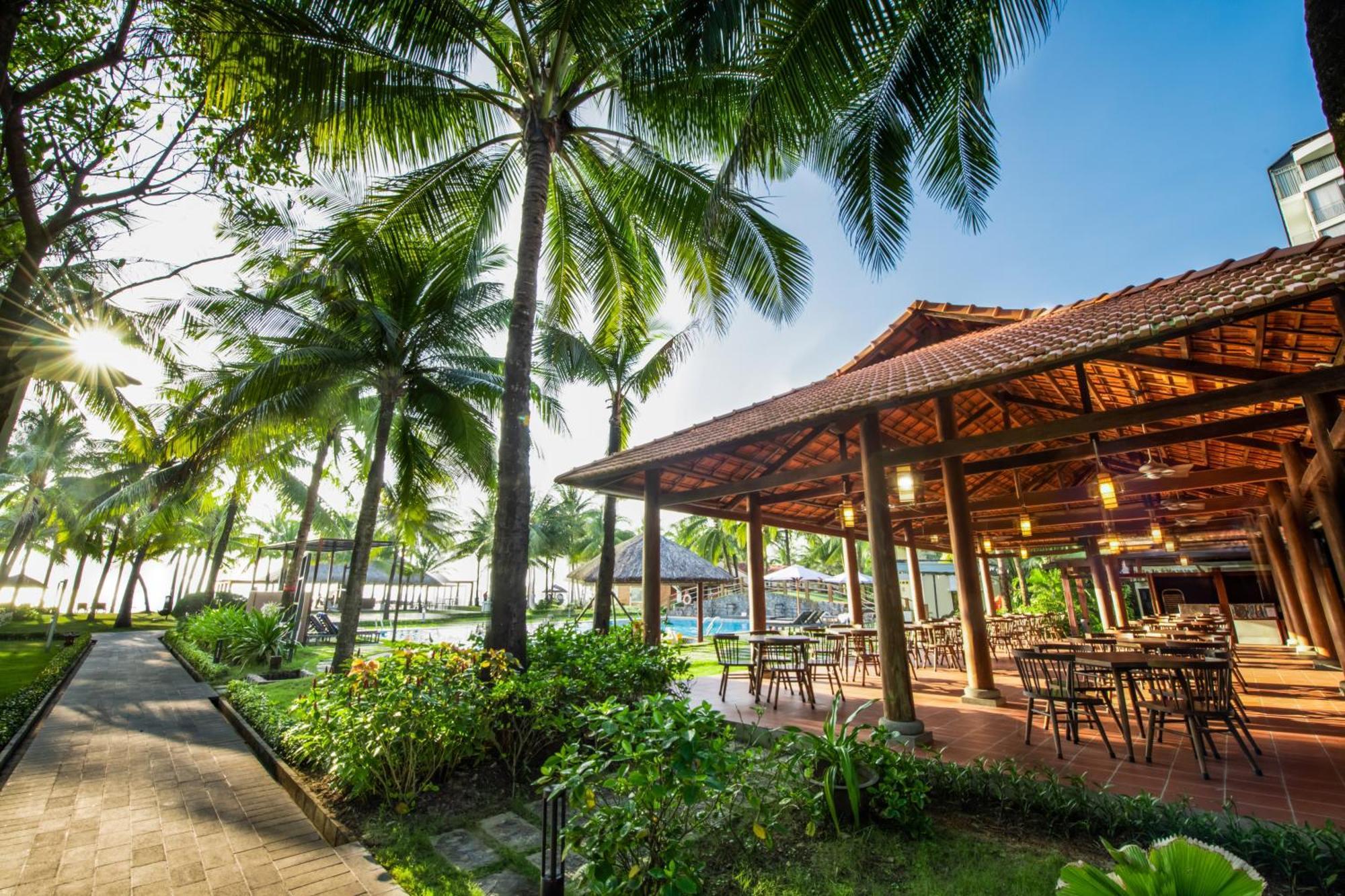 Famiana & - Breakfast Is Served As Brunch 6am30 To 1pm Resort 4*