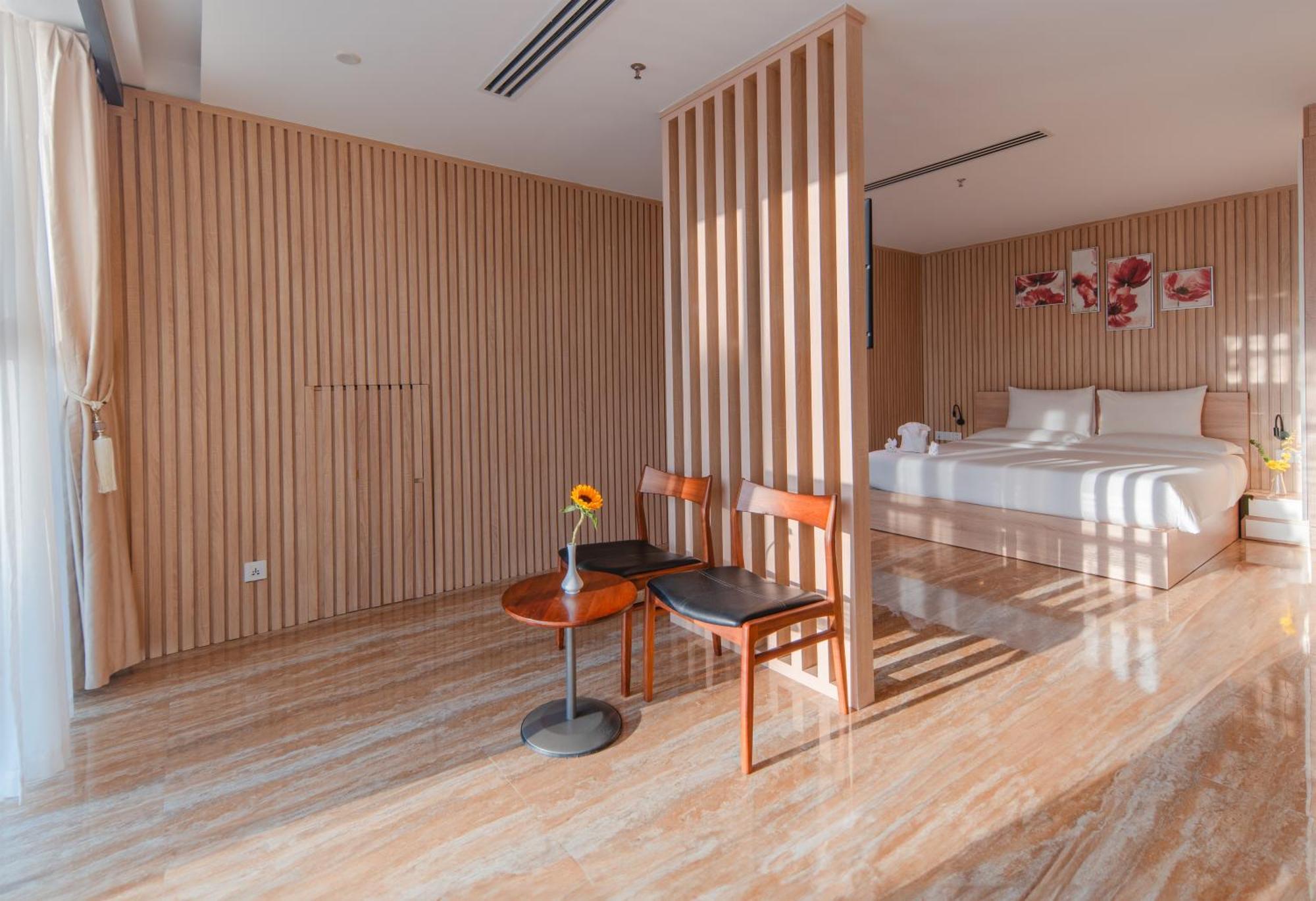 Emerald Bay & Hotel Nha Trang