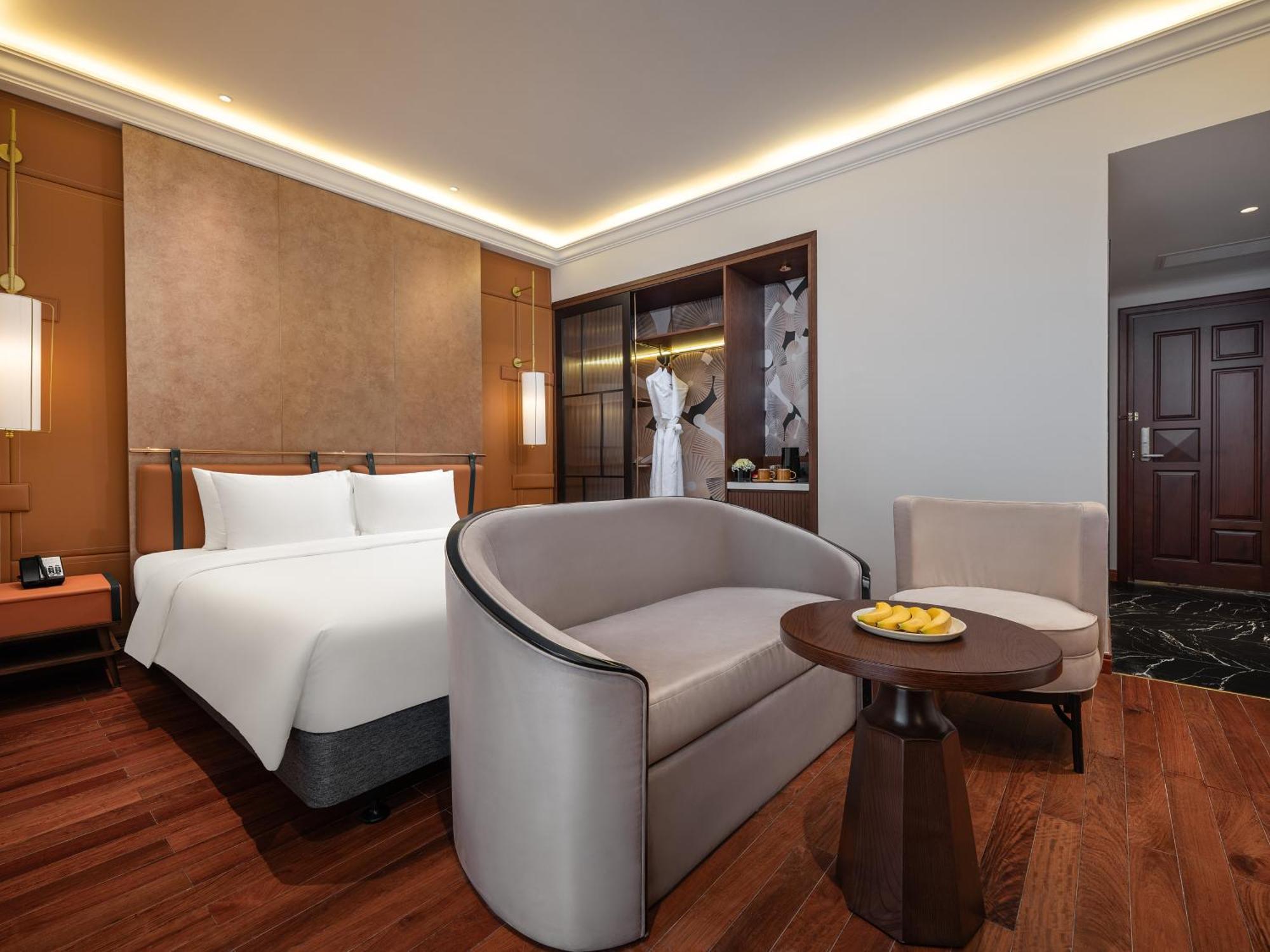 Minerva Premium Khách sạn 4*