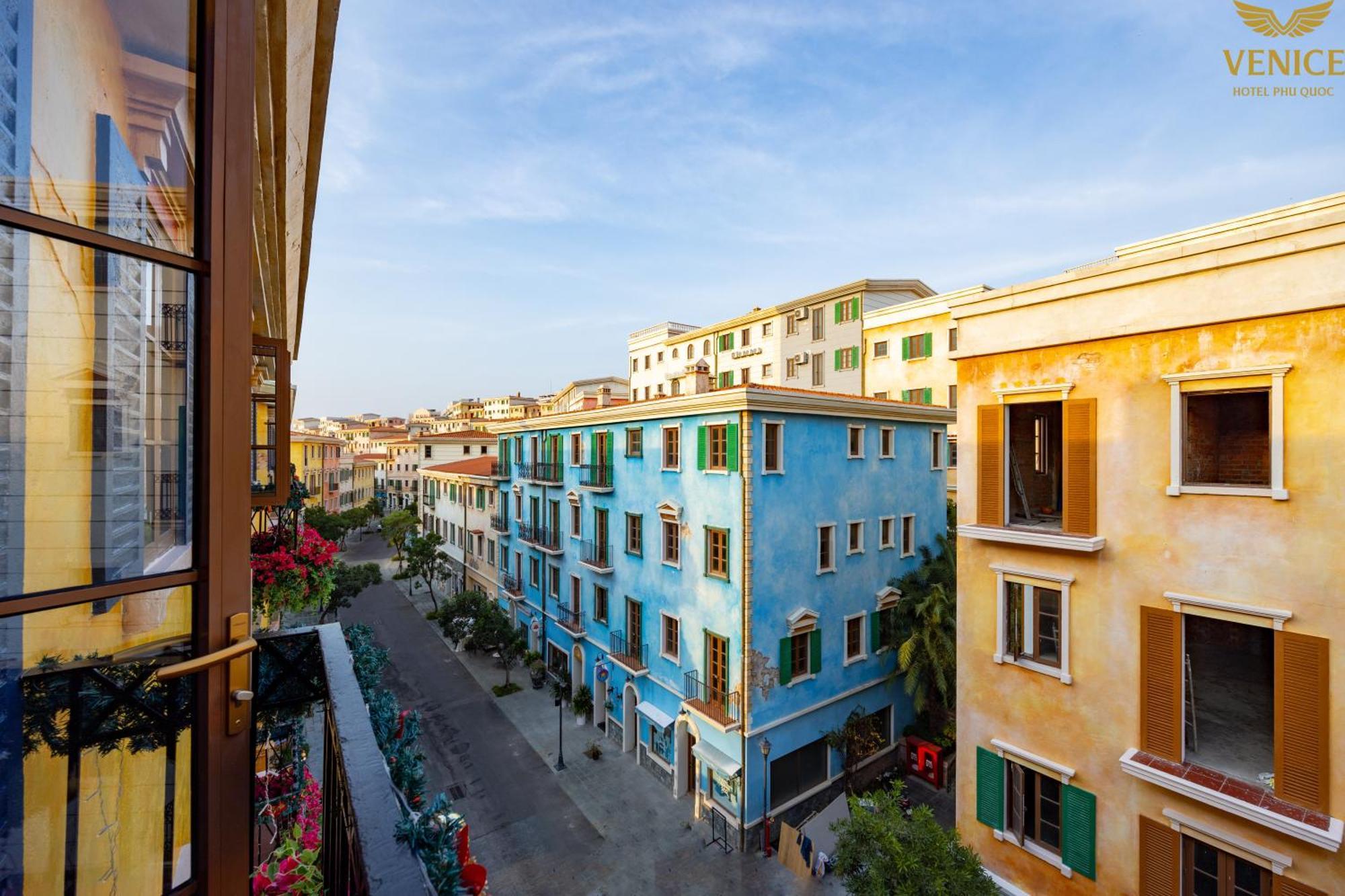 Venice - Free Airport Shuttle & Sunset Town Tour Hotel