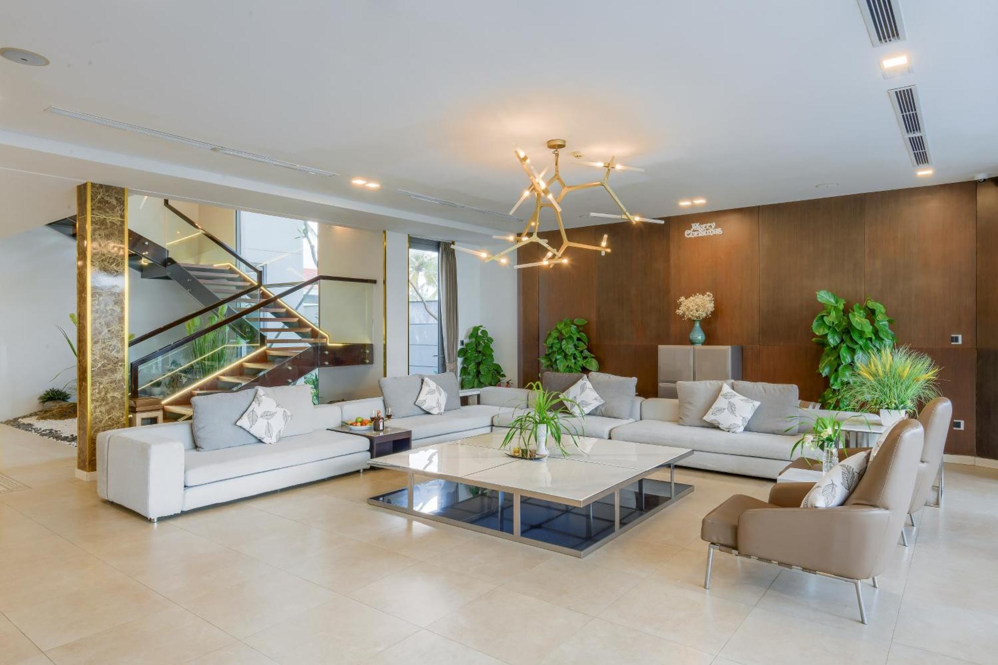 6 Bedrooms Luxury & Beachfront * Da Nang