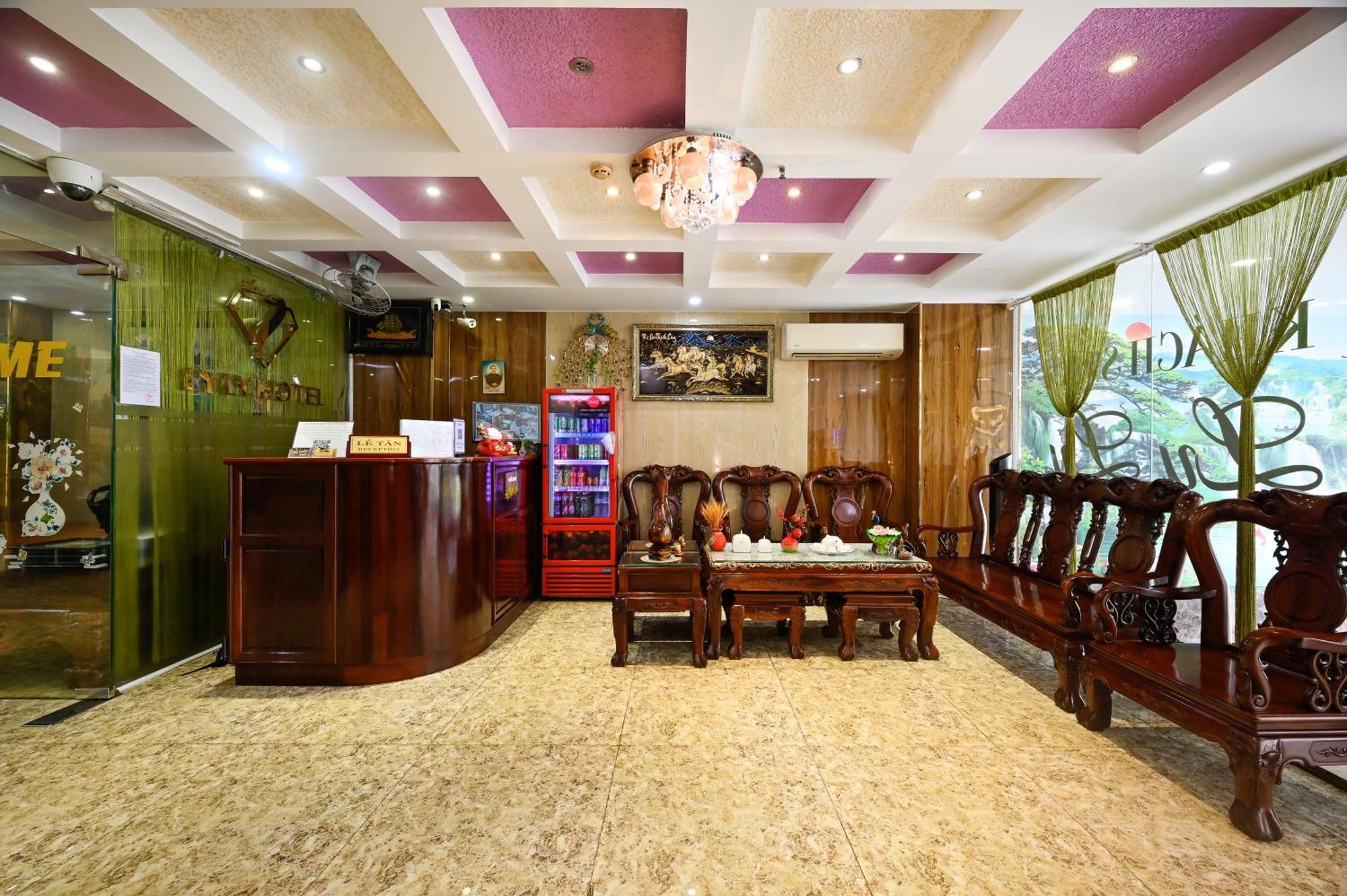 Ly Ly Khách sạn