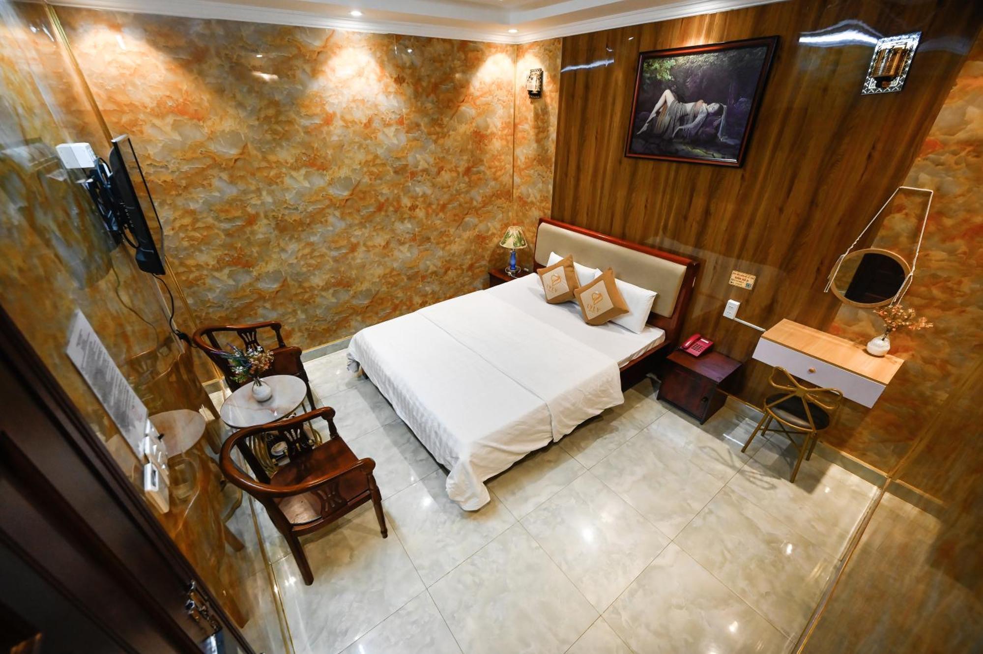 Khách sạn Ly Ly 3*
