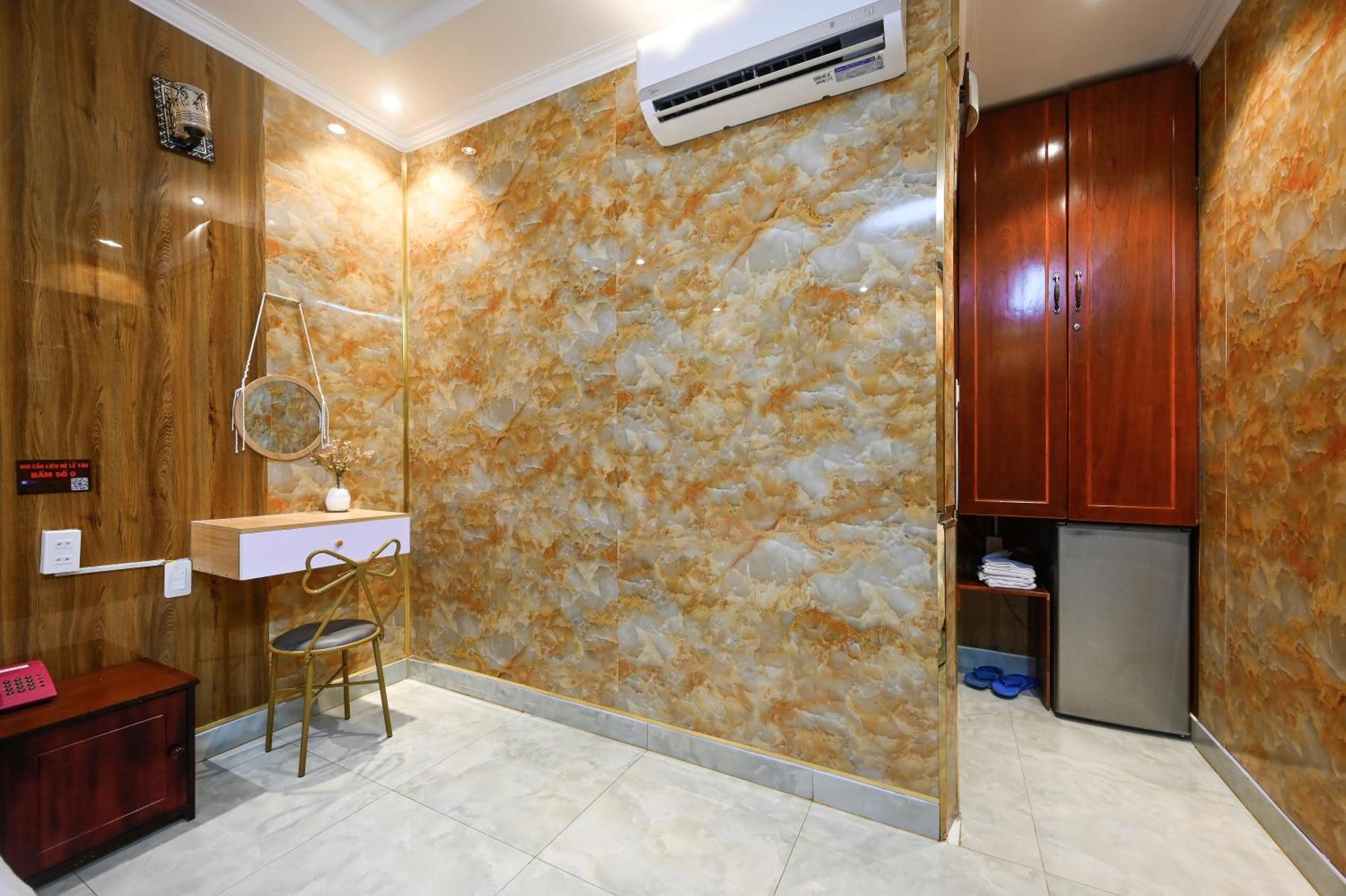 Ly Ly 3* TP. Hồ Chí Minh