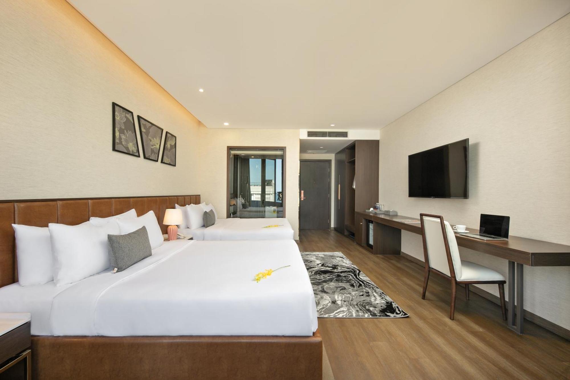 Hotel Golden Lotus Grand - Panoramic Rooftop Bar & Daily Afternoon Tea 4*