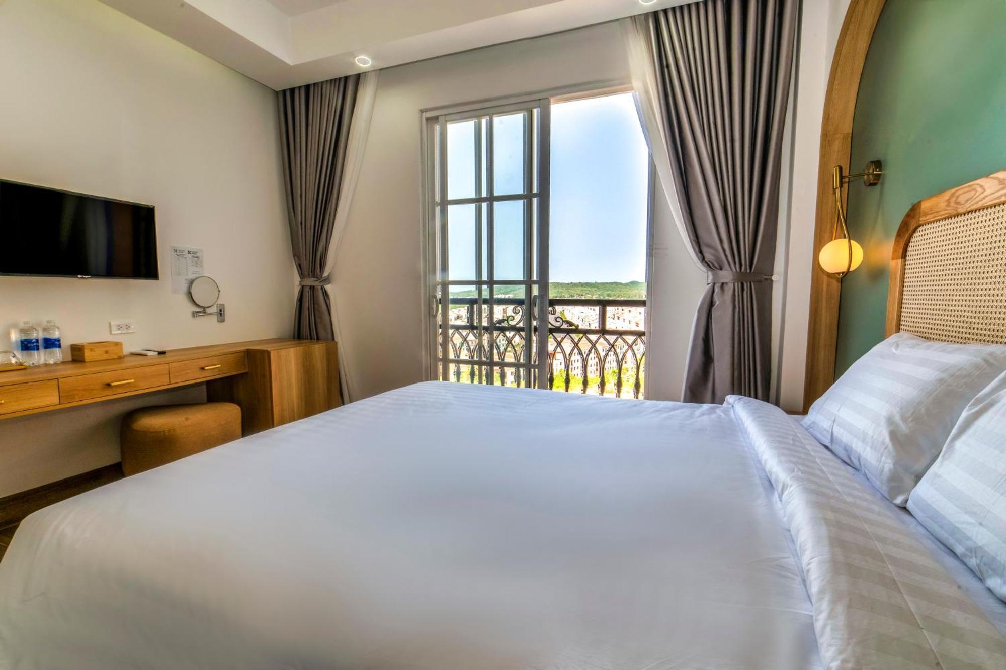 Lotus Hillside Khách sạn 3*