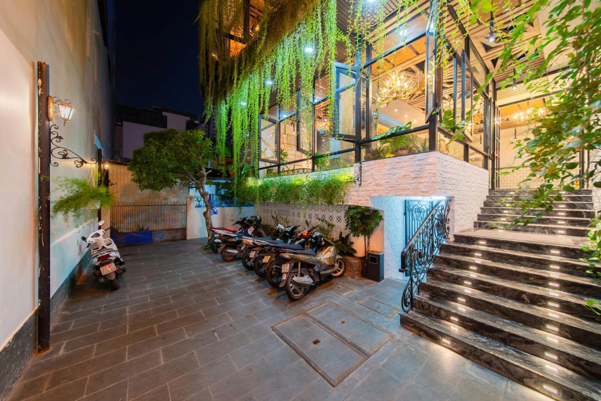 Aaron Boutique Hotel 4*