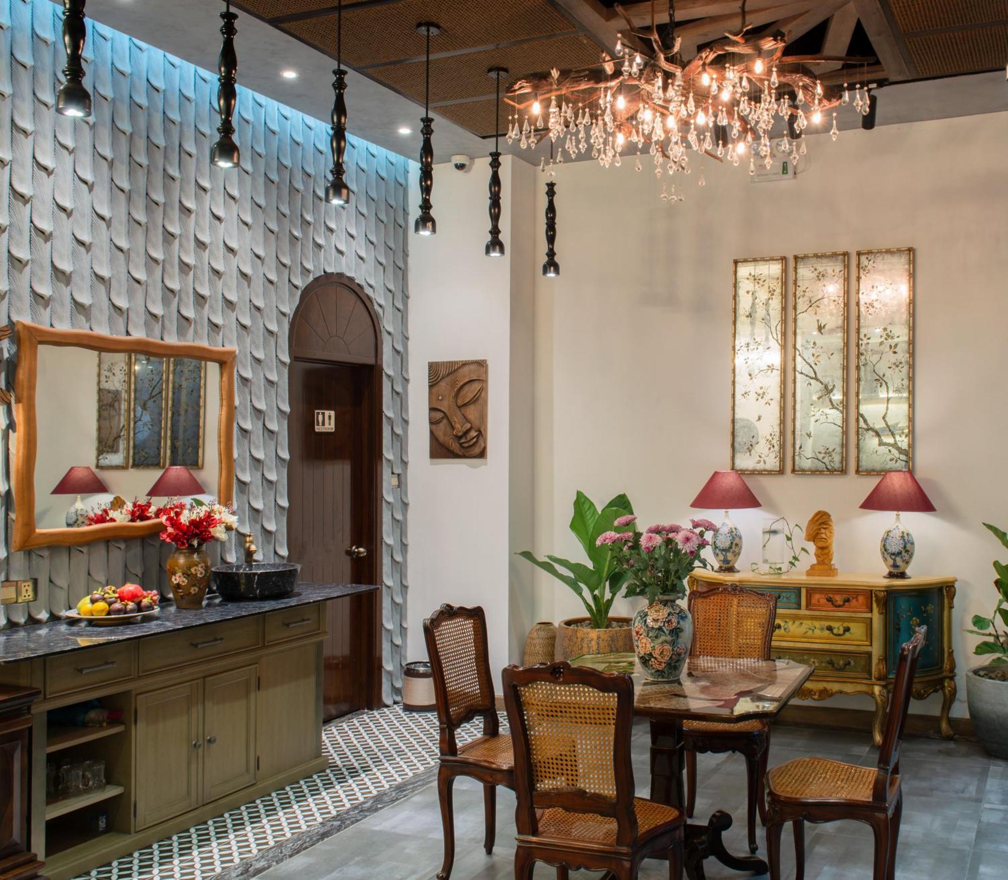 Aaron Boutique Hotel 4*