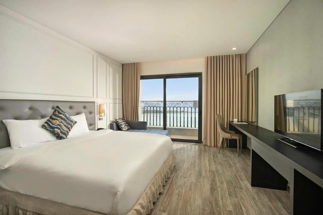 Golden With Sea View Hotel 5*