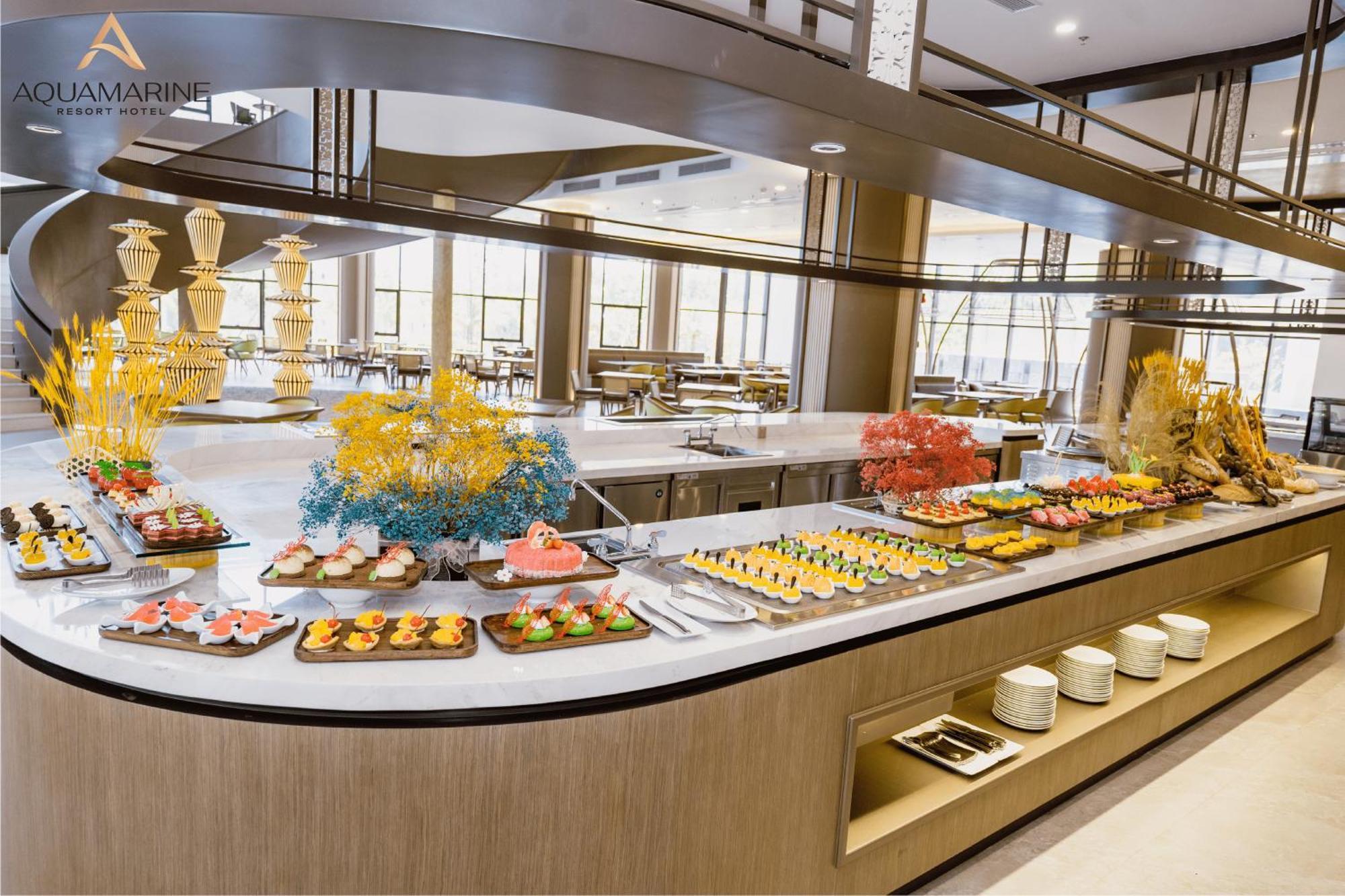 Resort Aquamarine Beachfront &