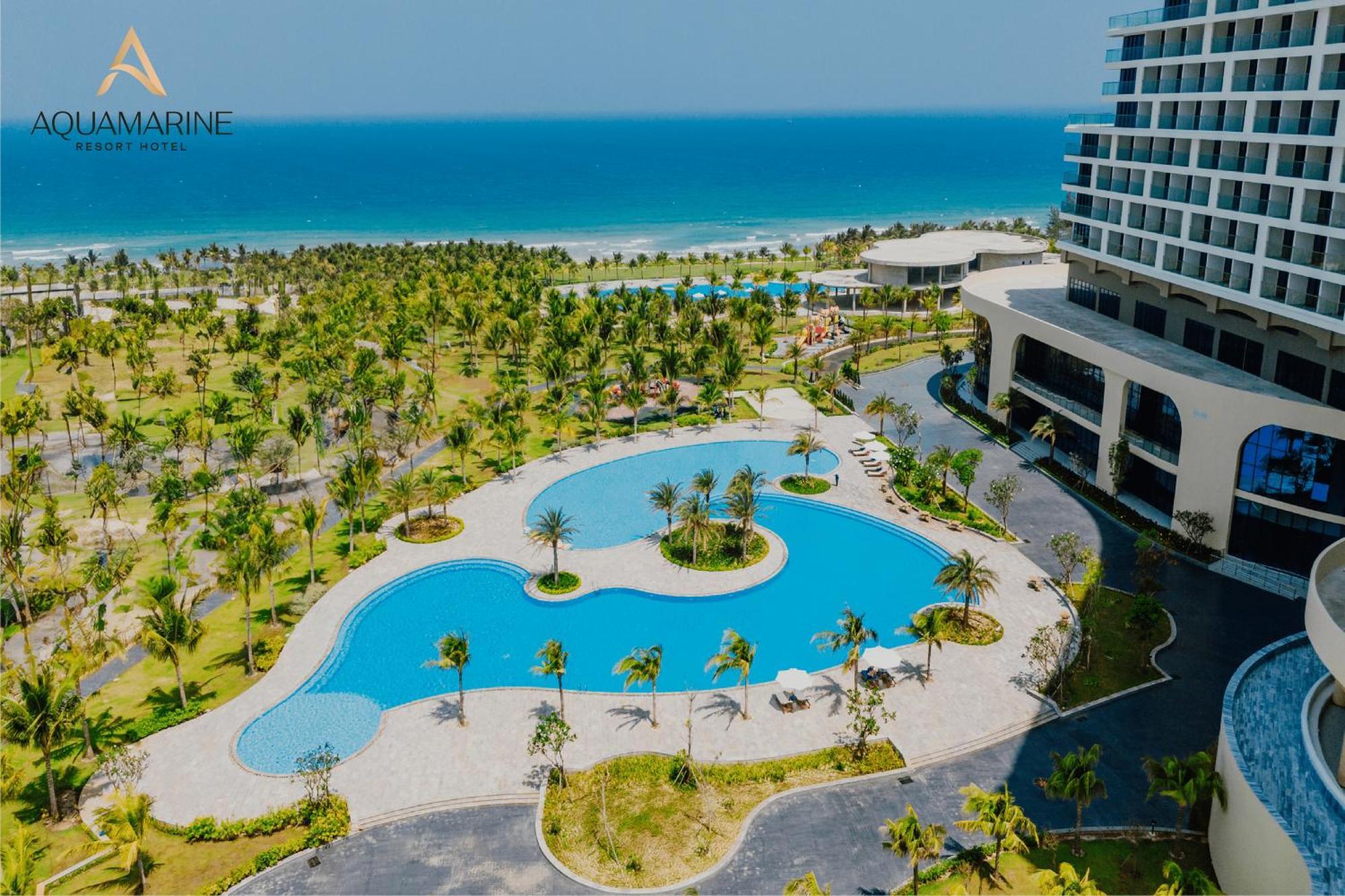 Resort Aquamarine Beachfront &