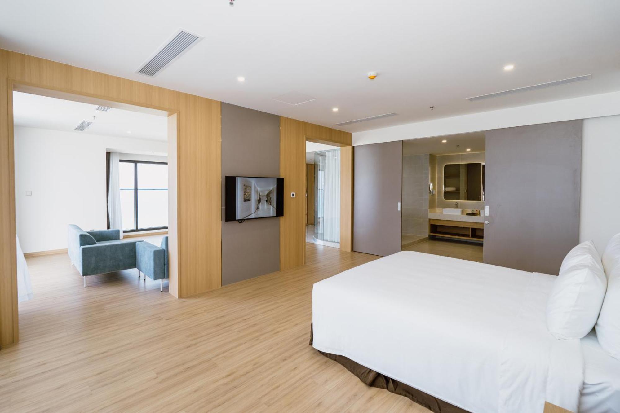 Aquamarine Beachfront & Resort Cam Ranh