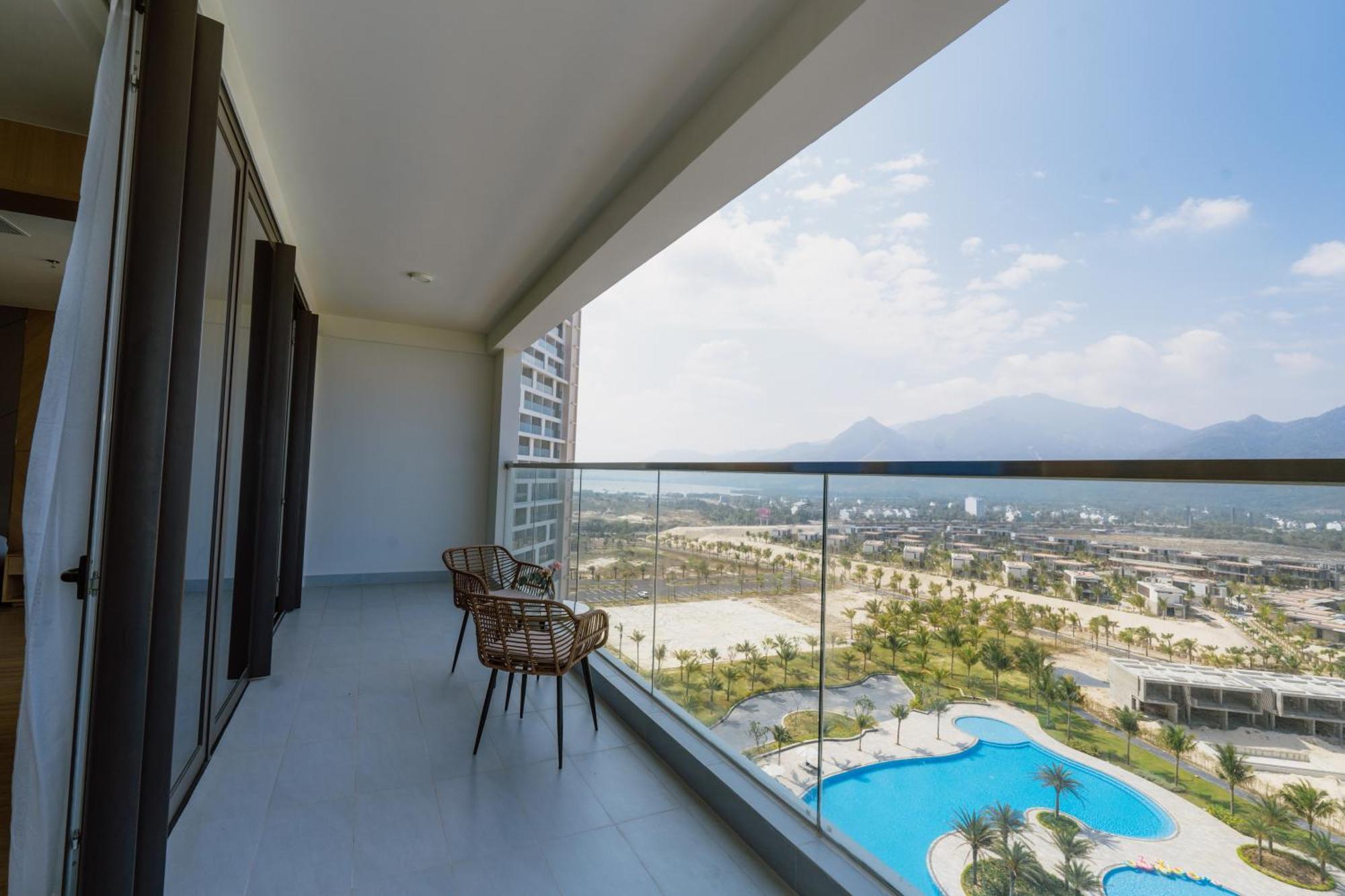 Resort Aquamarine Beachfront &