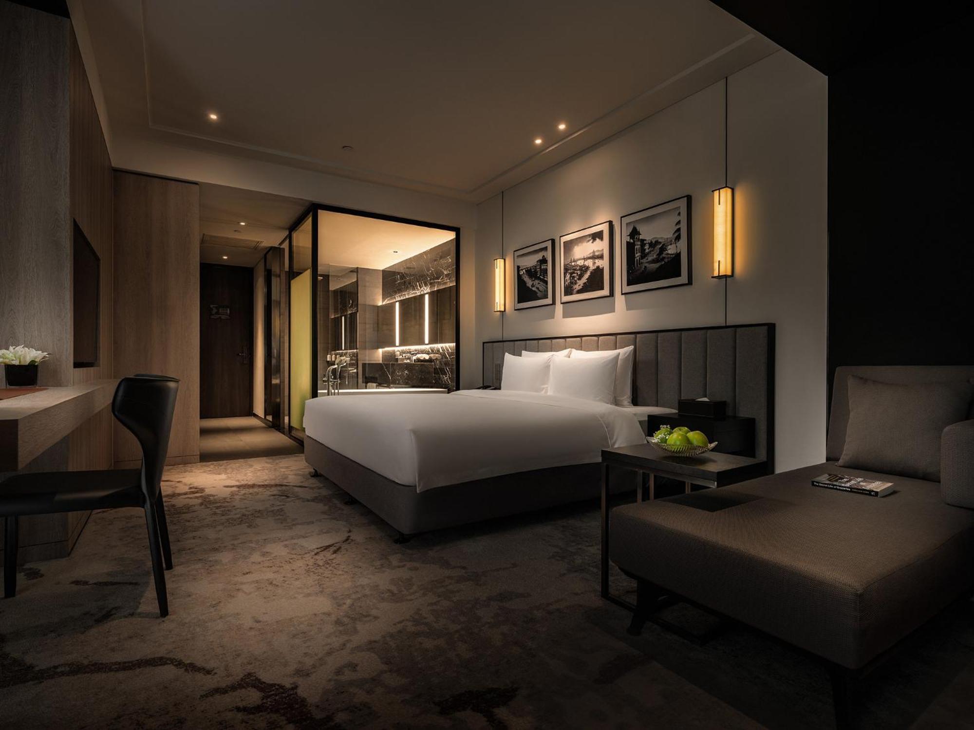 Crowne Plaza Centre By Ihg Hotel