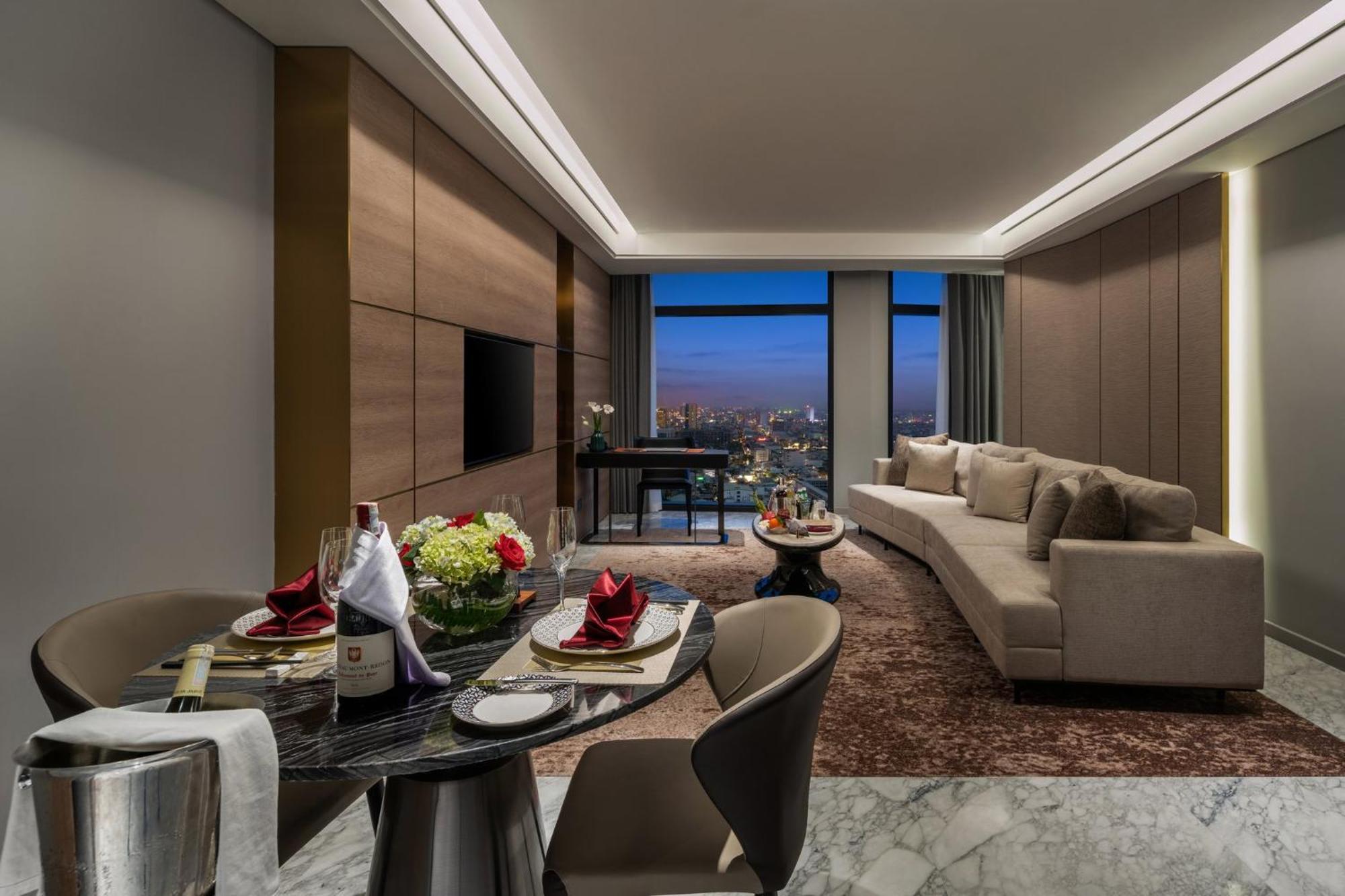 Crowne Plaza Centre By Ihg Hotel