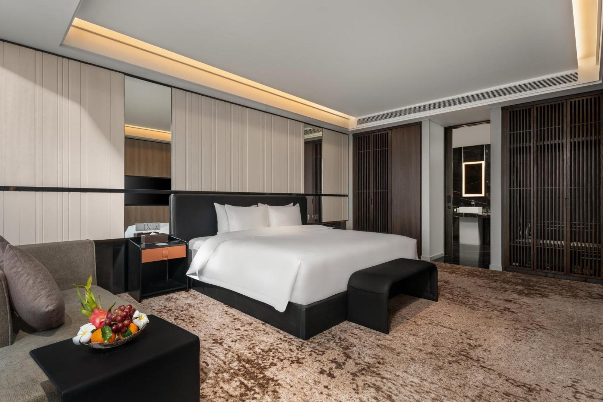 Crowne Plaza Centre By Ihg Hotel
