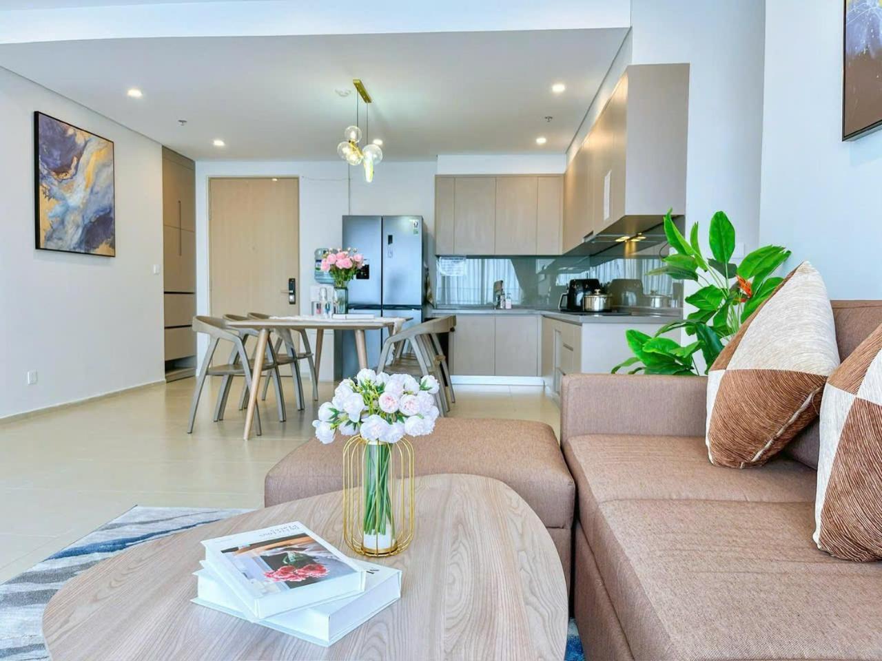 The Song 5 Stars - Ho Du Lich Bien 5 Sao - Minh Toan's Apartment